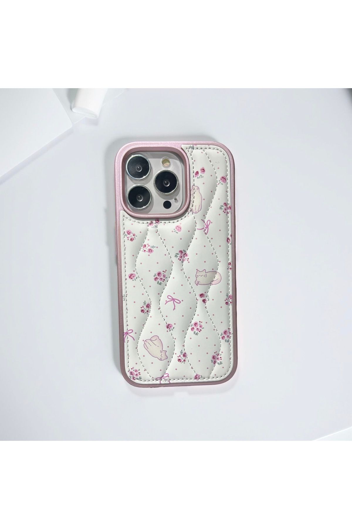HYPERSOFT Iphone 15 Pro Uyumlu Kapitone Çiçek Desenli Puf Kılıf Özel Kutulu