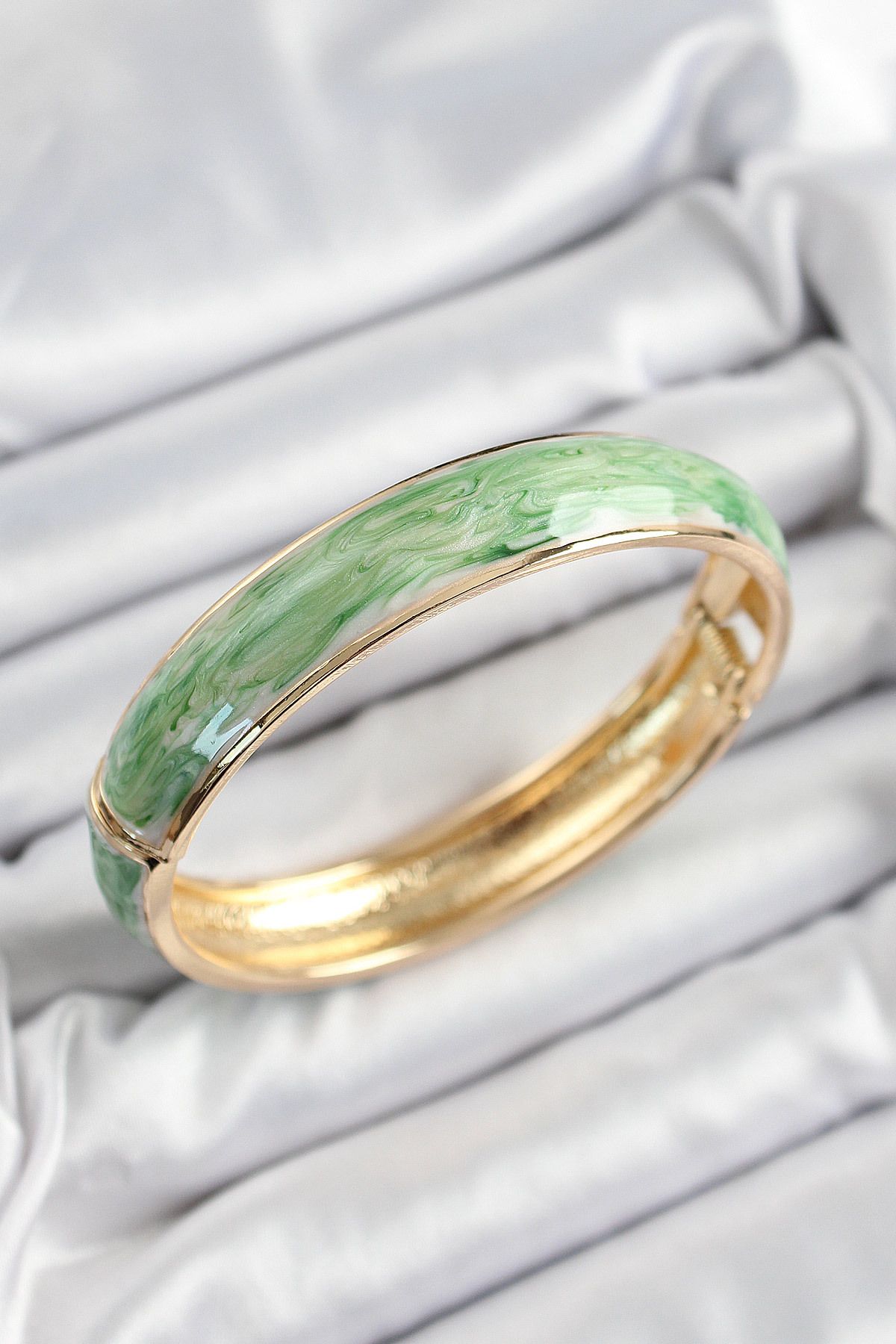ÖYKÜ VE YİĞİT Pirinç Mavi Yeşil Mineli Mermer Desen Model Gold Renk Kadın Kelepçe