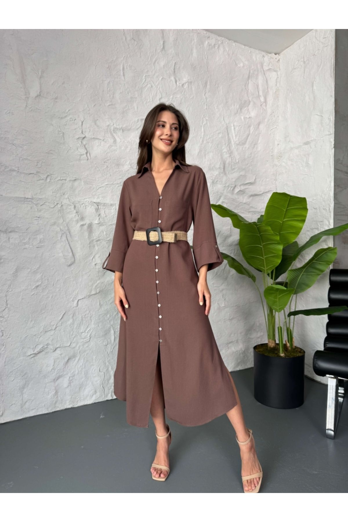 Elif Özbey Butik Kahverengi Hasır Kemerli Boydan Düğmeli Keten Elbise