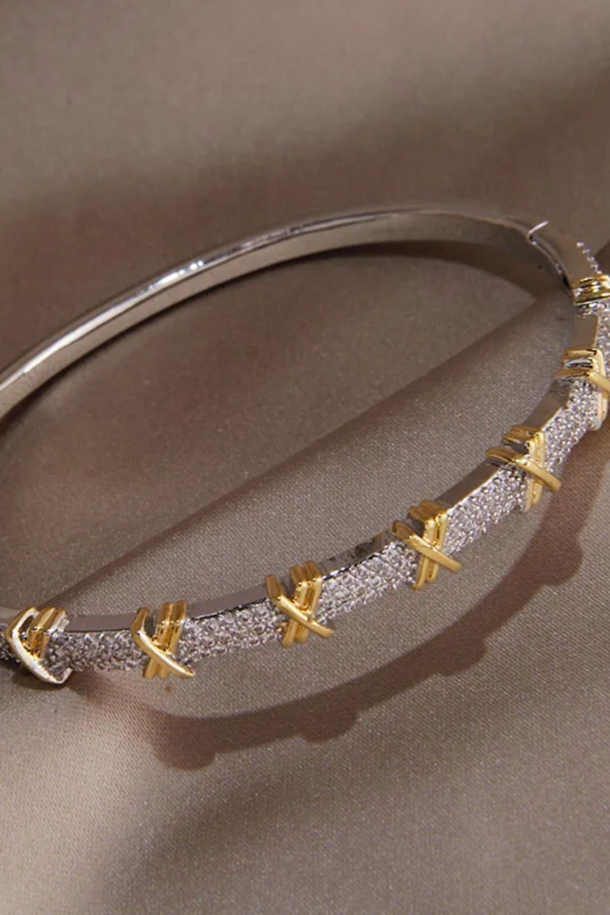 laria jewelry Gold Detaylı Xoxo Kelepçe Bileklik