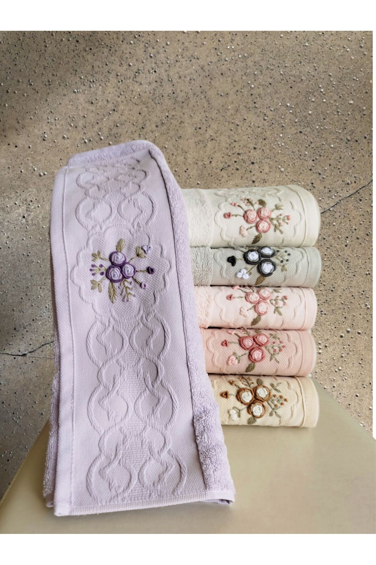Fiesta Elite El İşi 3D Nakışlı Kutulu 50x90 cm %100 pamuklu