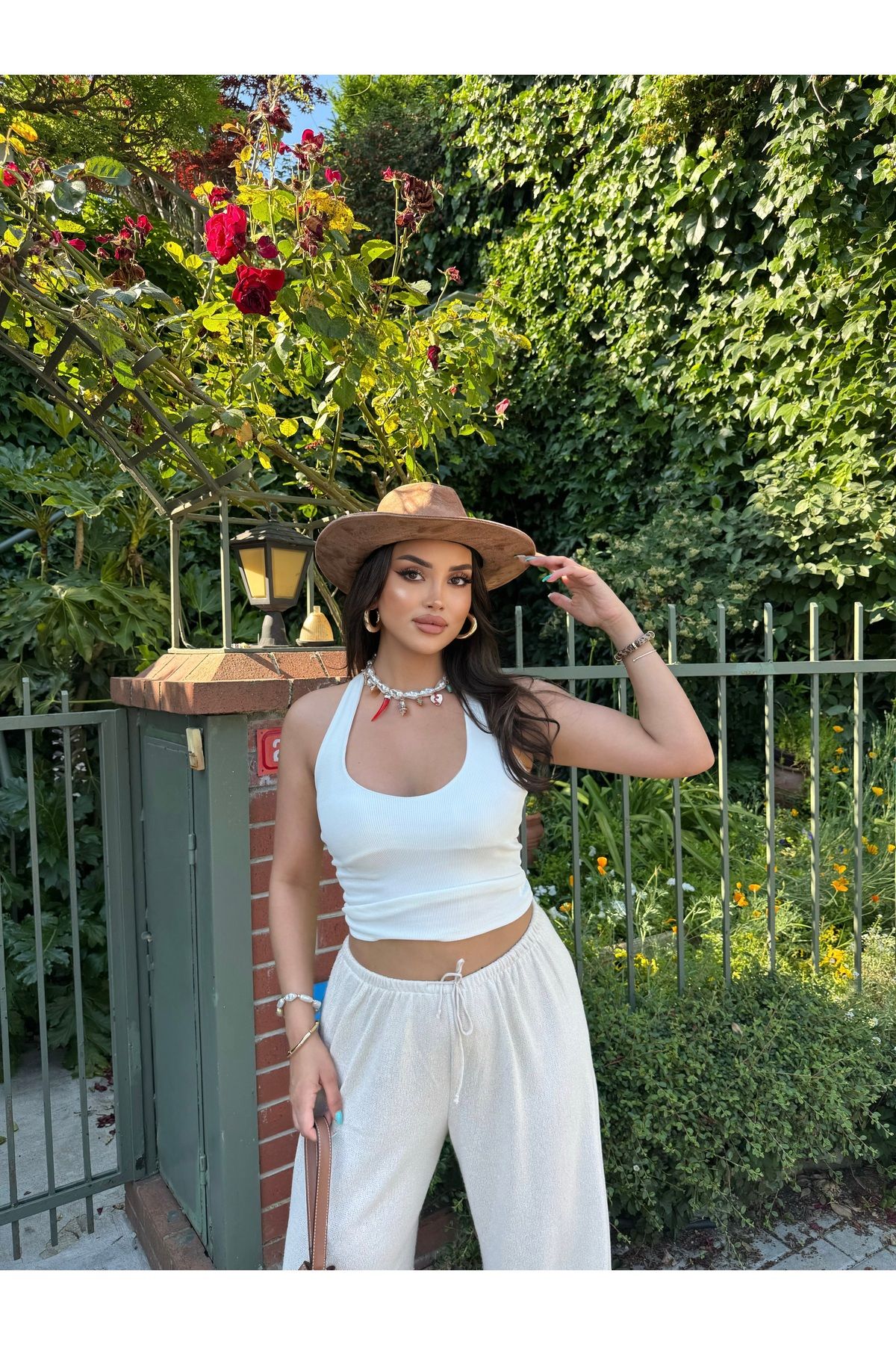 mekabutik Beyaz Boyundan Geçirmeli Crop