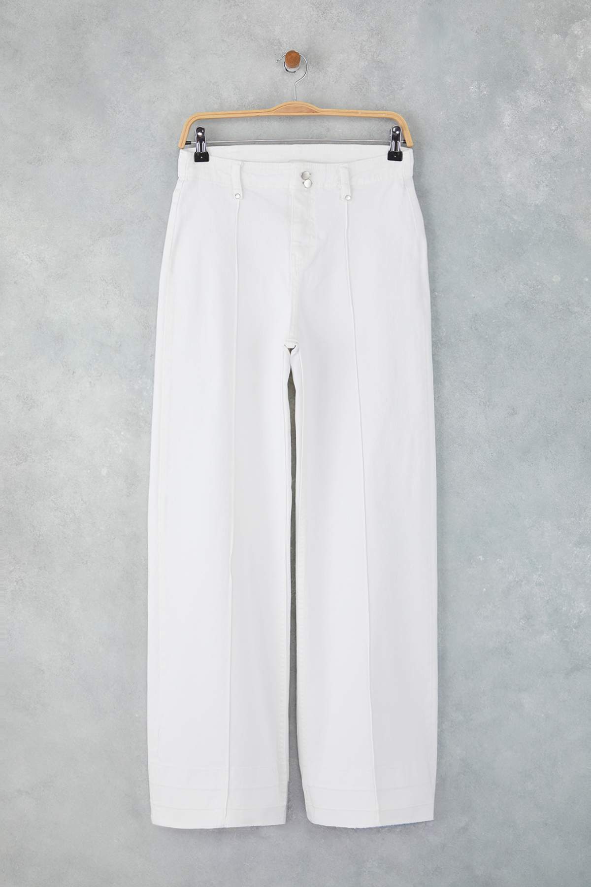 Trendyolmilla  Beyaz Yüksek Bel Nervür Detaylı Paça Kesikli Comfort/Esnek Wide Leg Jeans TWOSS25JE00310 - Görsel 5