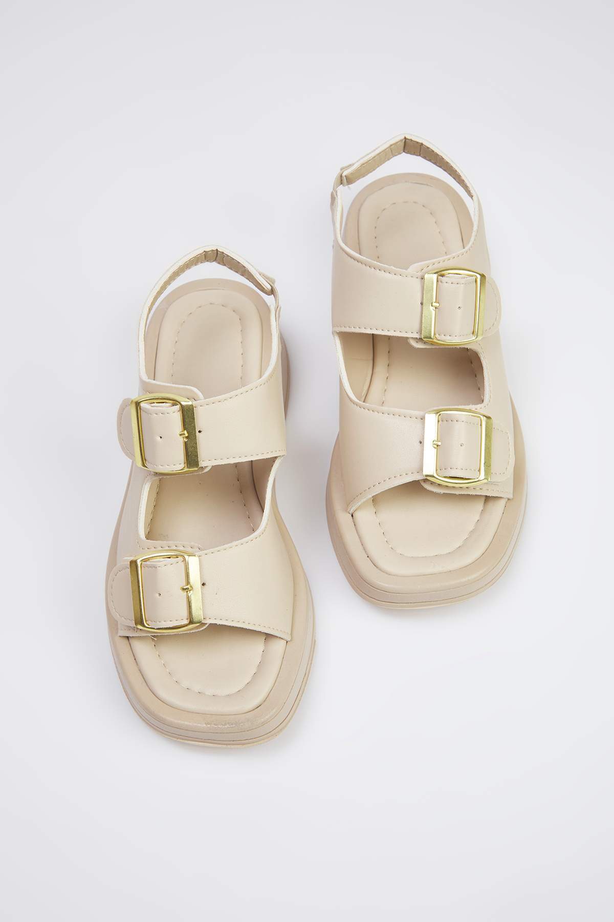 TRENDYOL SHOES Beige Doppelschnalle Damen Dicke Tan Sandalen TAKAW25SD00000