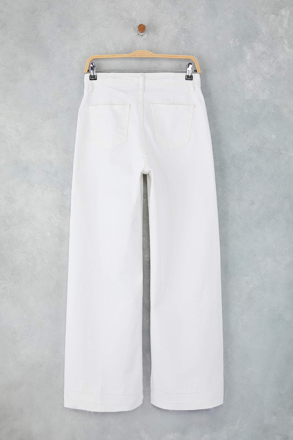 Trendyolmilla  Beyaz Yüksek Bel Nervür Detaylı Paça Kesikli Comfort/Esnek Wide Leg Jeans TWOSS25JE00310 - Görsel 6