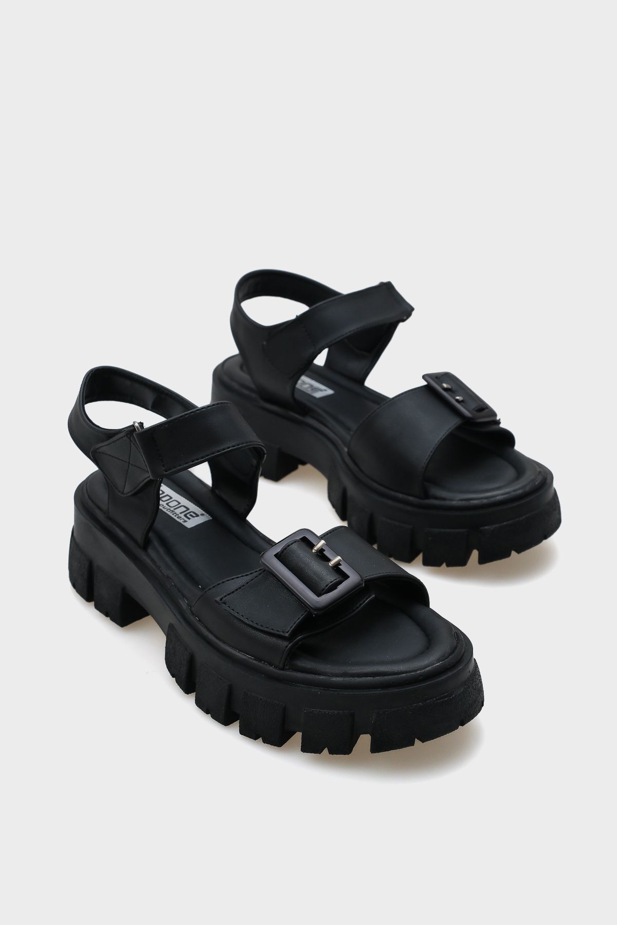 Capone Outfitters Vastagtalpú Gladiator női szandál