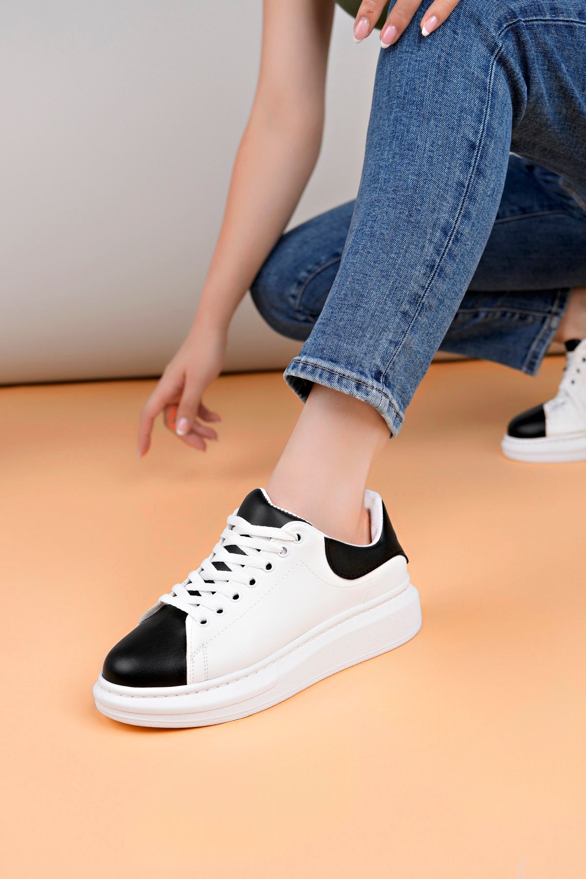 Luis Toronto LT109 Beyaz Siyah Cilt Beyaz Taban Kadın Sneaker