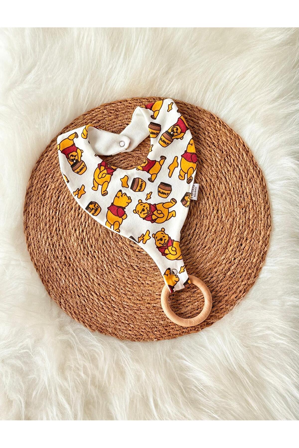 Lumos Trade Winnie the Pooh Desenli %100 Pamuk Kumaş Bebek Emzik Tutucu Mama Önlüğü ve Fular 2 li Set fotoğrafı 2 (önizleme)