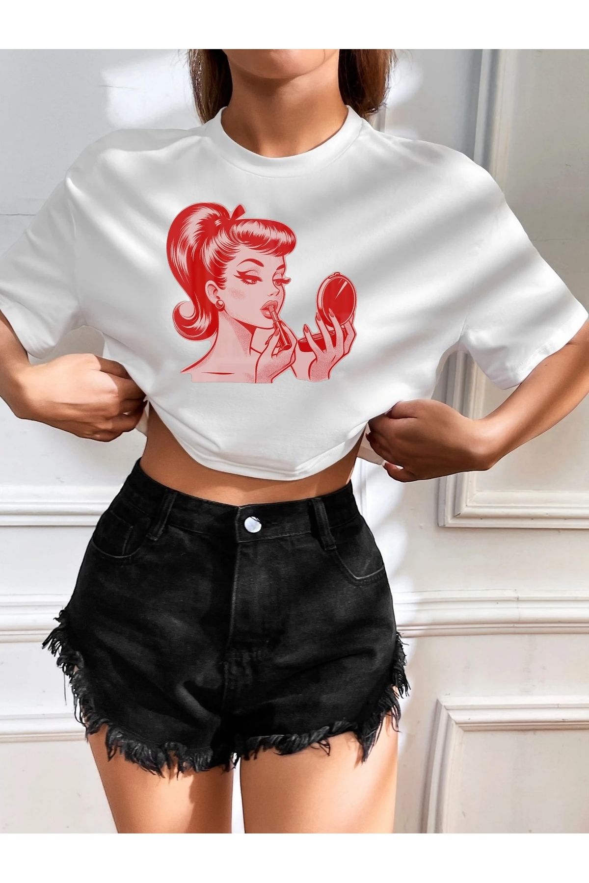 SOHR Kadın Oversize Crop Kırmızı Ruj Süren Kadın Tasarım T-shirt