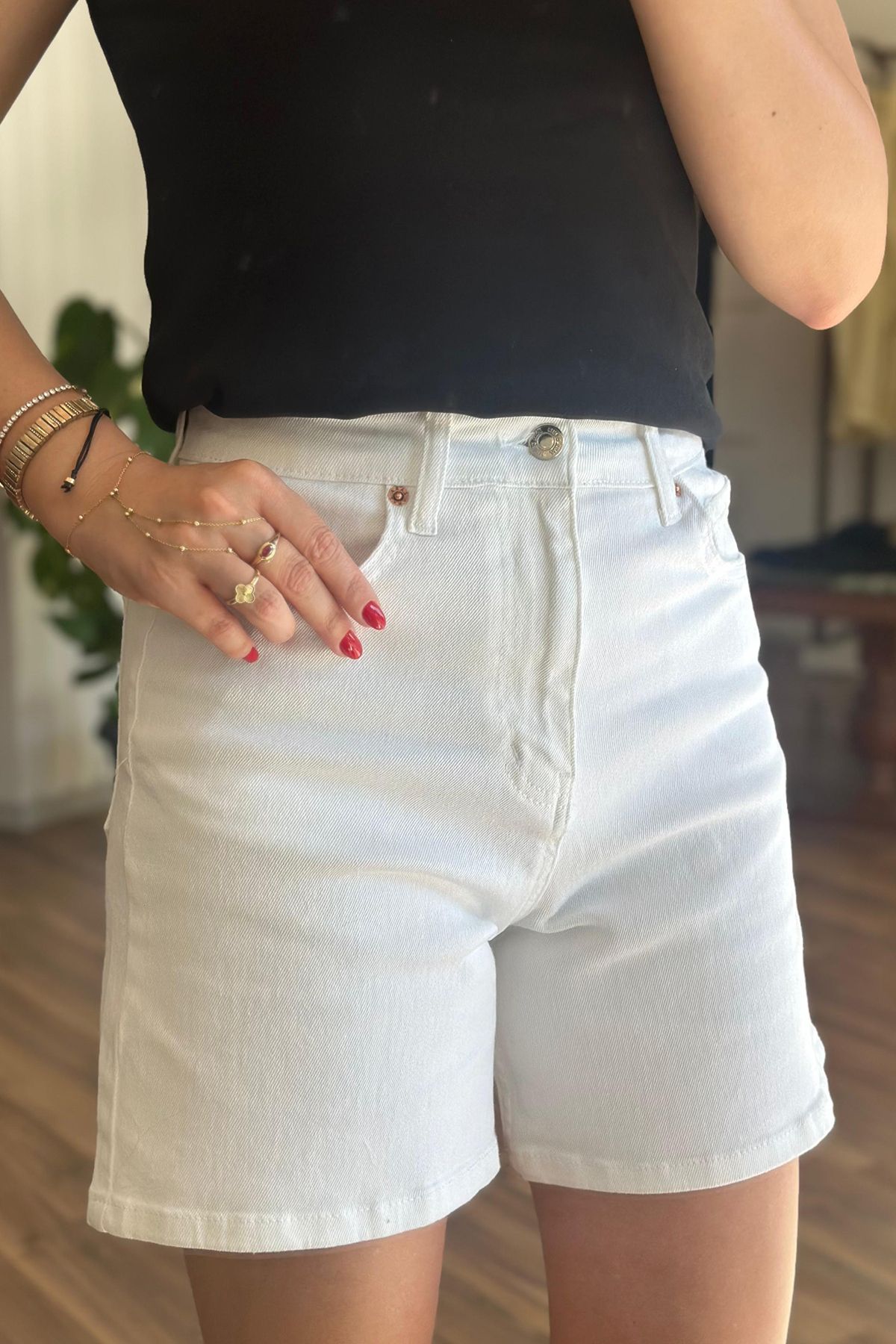 Unique Boutique Beyaz Yüksel Bel Likralı Denim Şort
