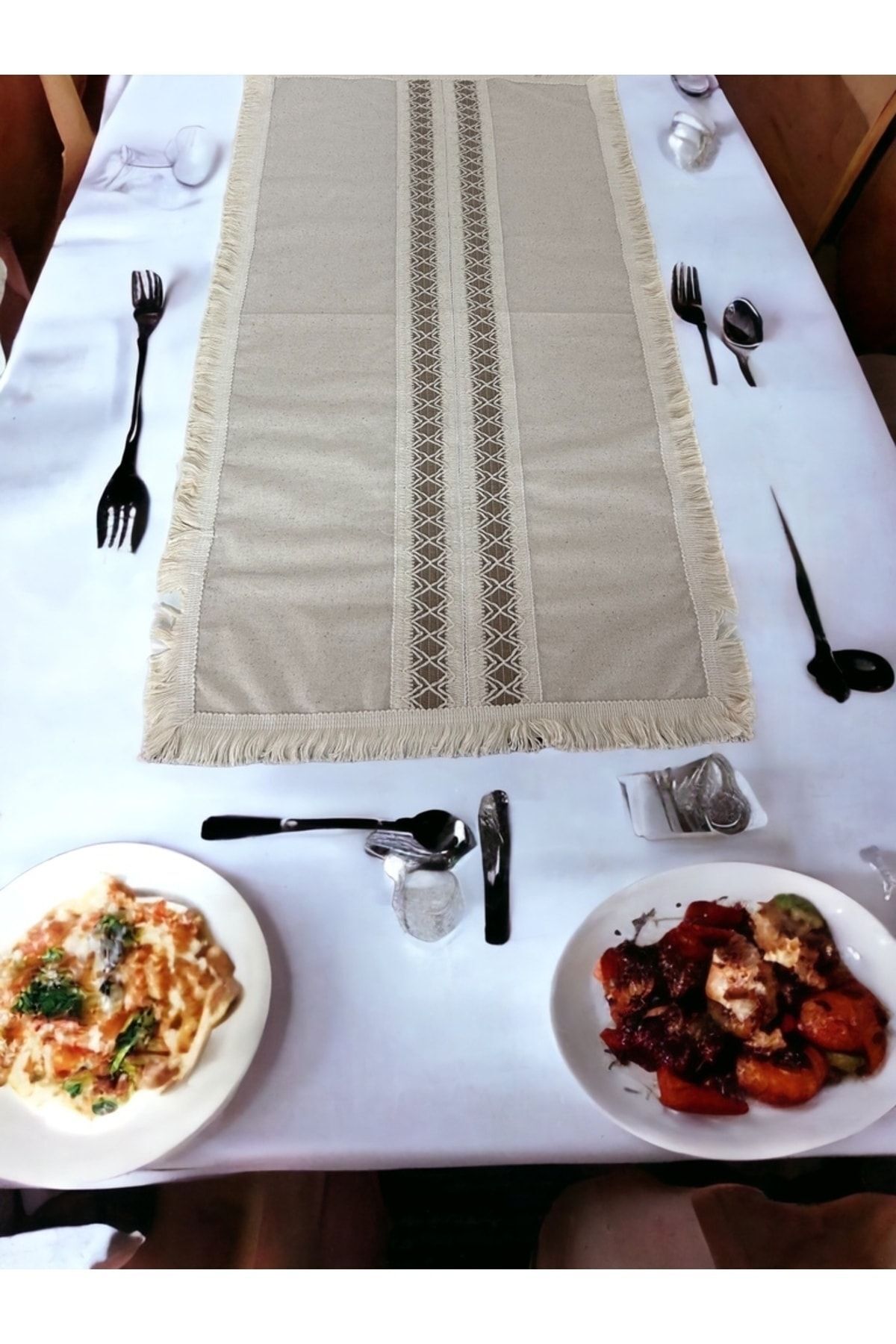 Elioure Püsküllü Dantelli Runner 40x80 Ekru Krem Şık ve Zarif Dekoratif Seçenek