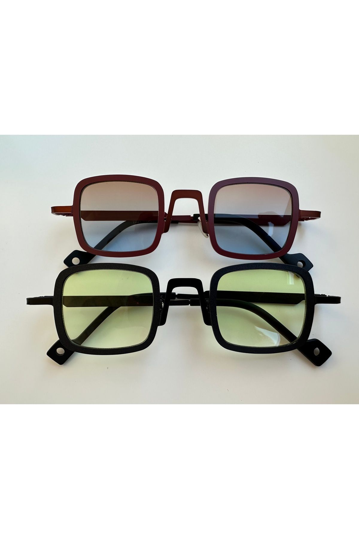 shop “Modern Retro siyah ve bordo Gözlük | UV400 Koruma | Unisex Yaz Modası”