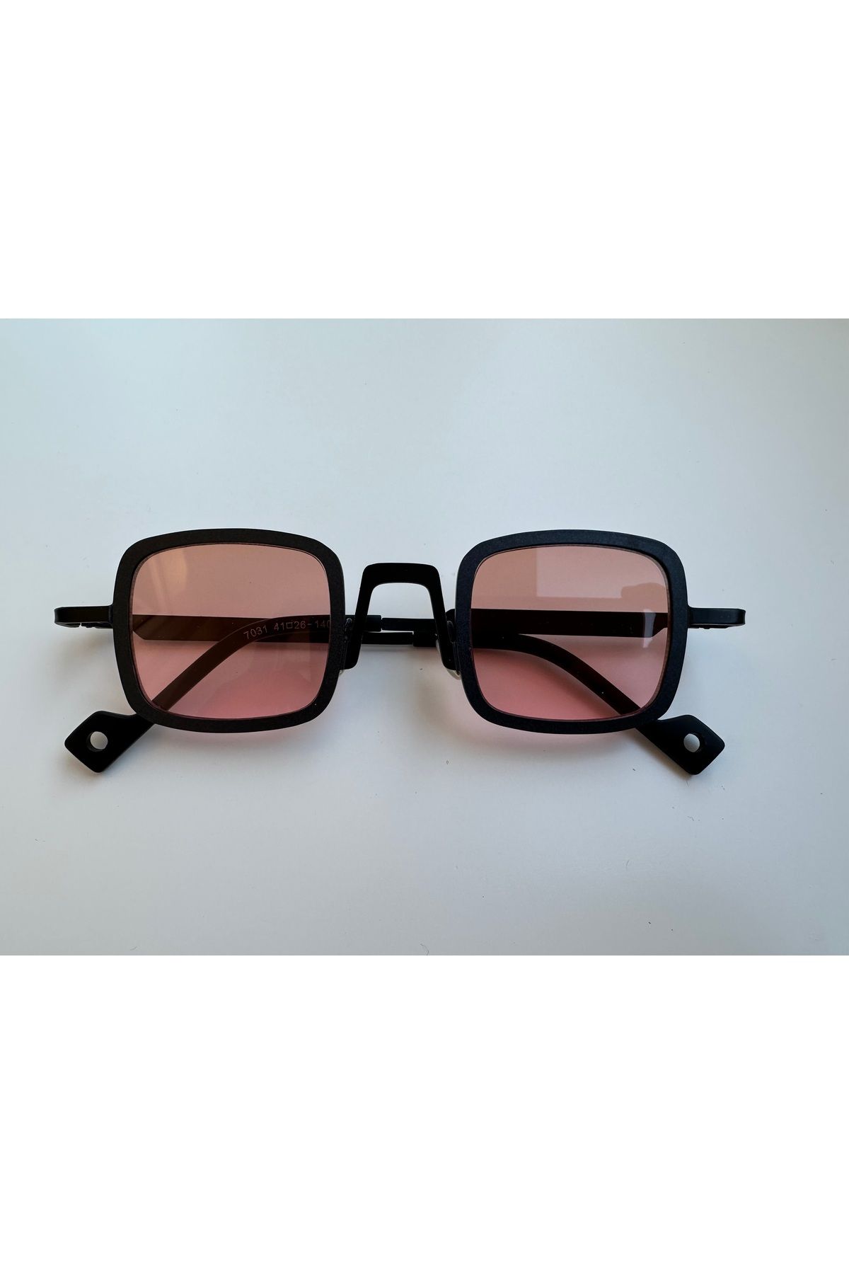 shop “Modern Retro siyah Gözlük | UV400 Koruma | Unisex Yaz Modası”
