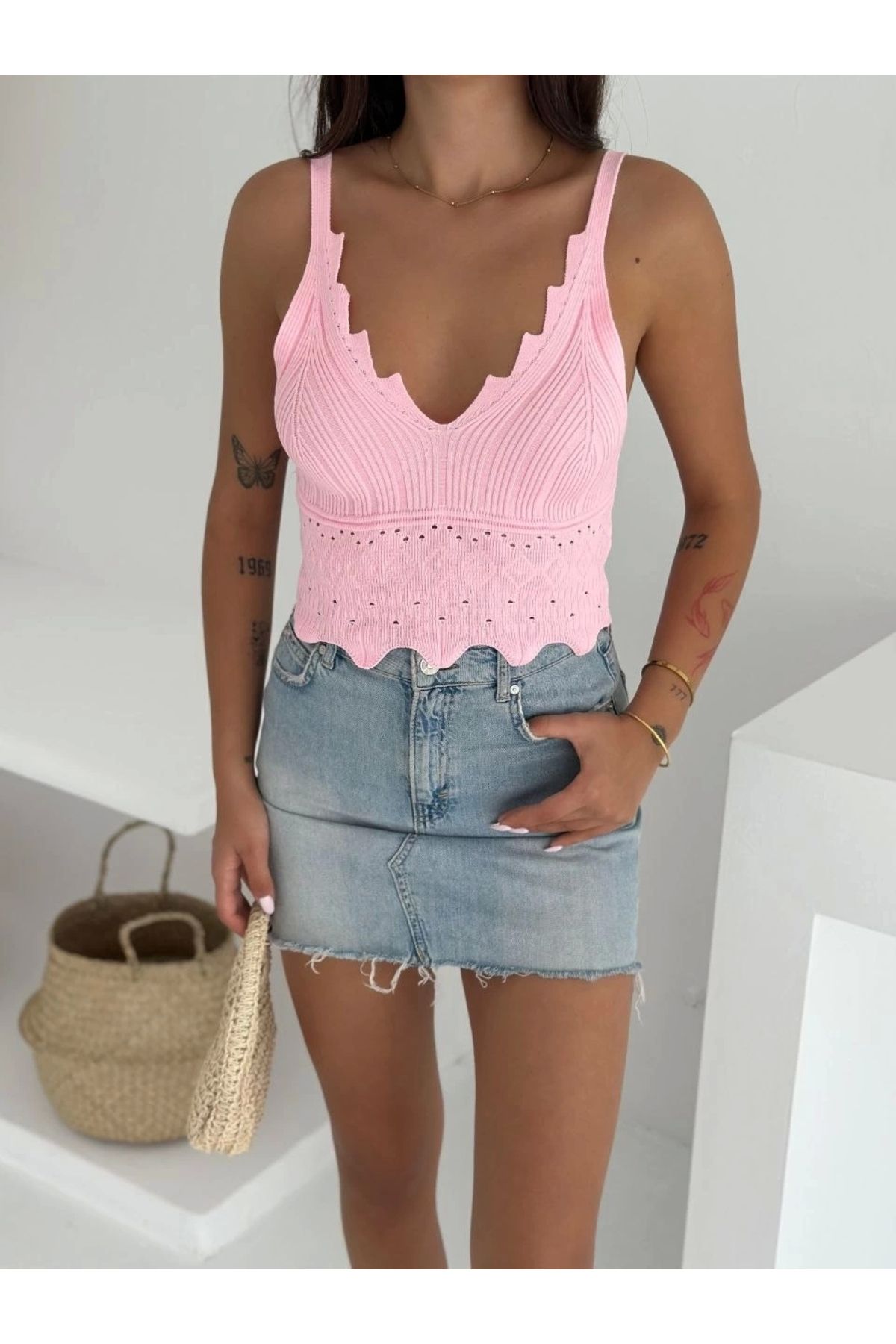 MODA V Yaka Askılı Arkası Açık Triko Crop - Toz Pembe