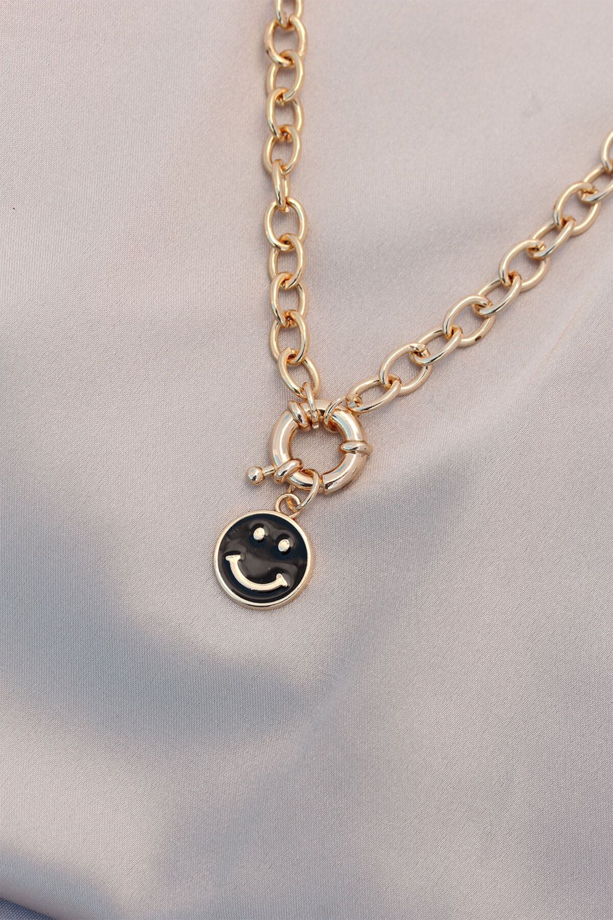 Moco Yeni Sezon Siyah Renk Smile Model Retro Gold Metal Kolye