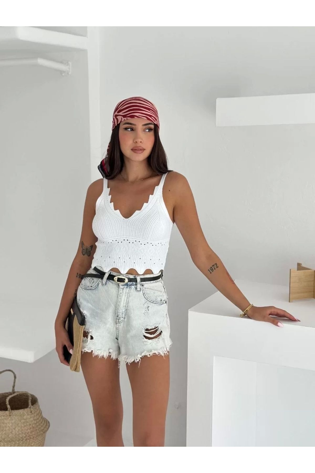 Robahood V Yaka Askılı Arkası Açık Triko Crop - Beyaz