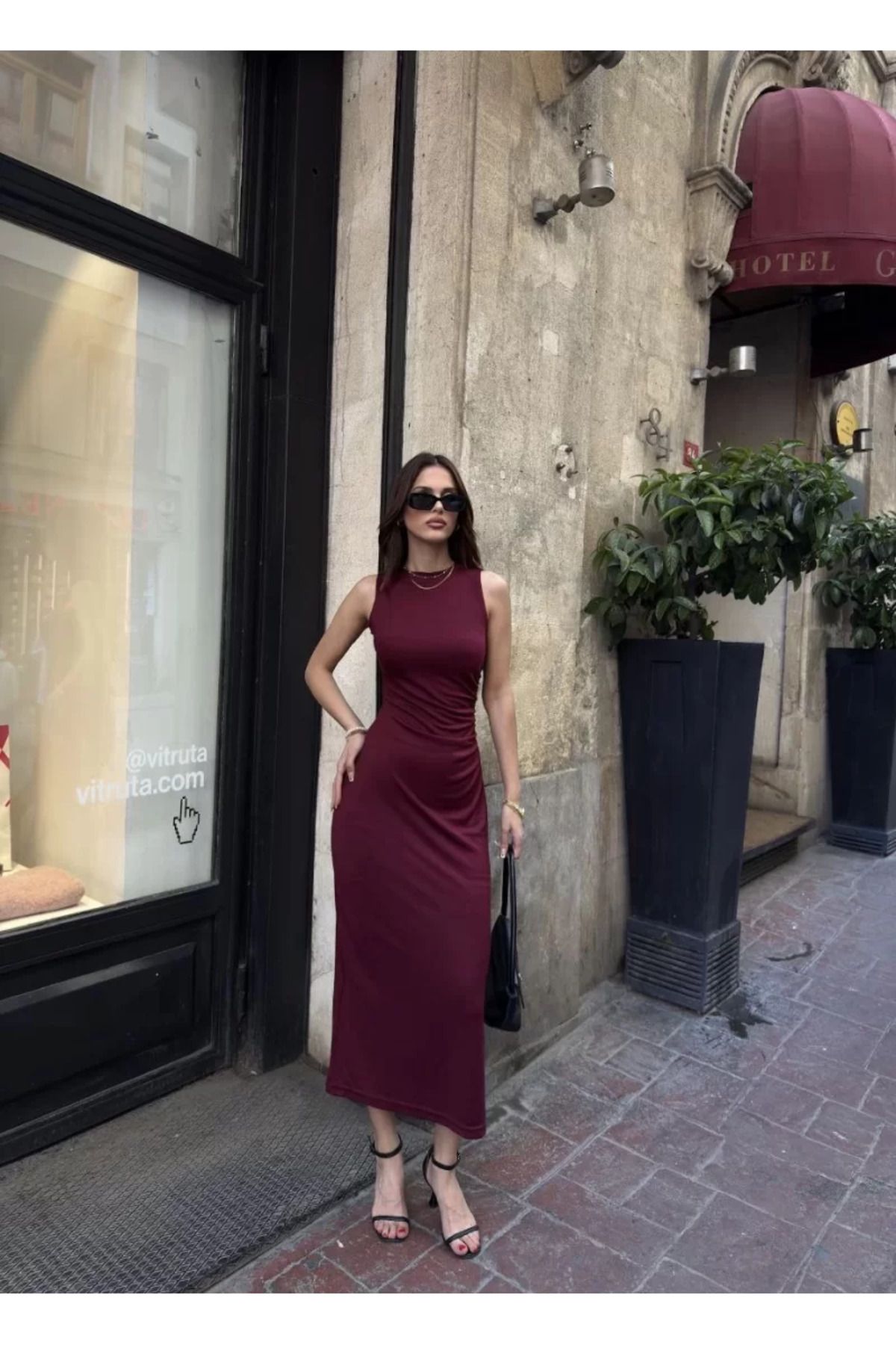 ruum fashions Yumuşak Dokulu Kumaş Bisiklet Yaka Sıfır Kolsuz Yırtmaçlı Uzun Elbise