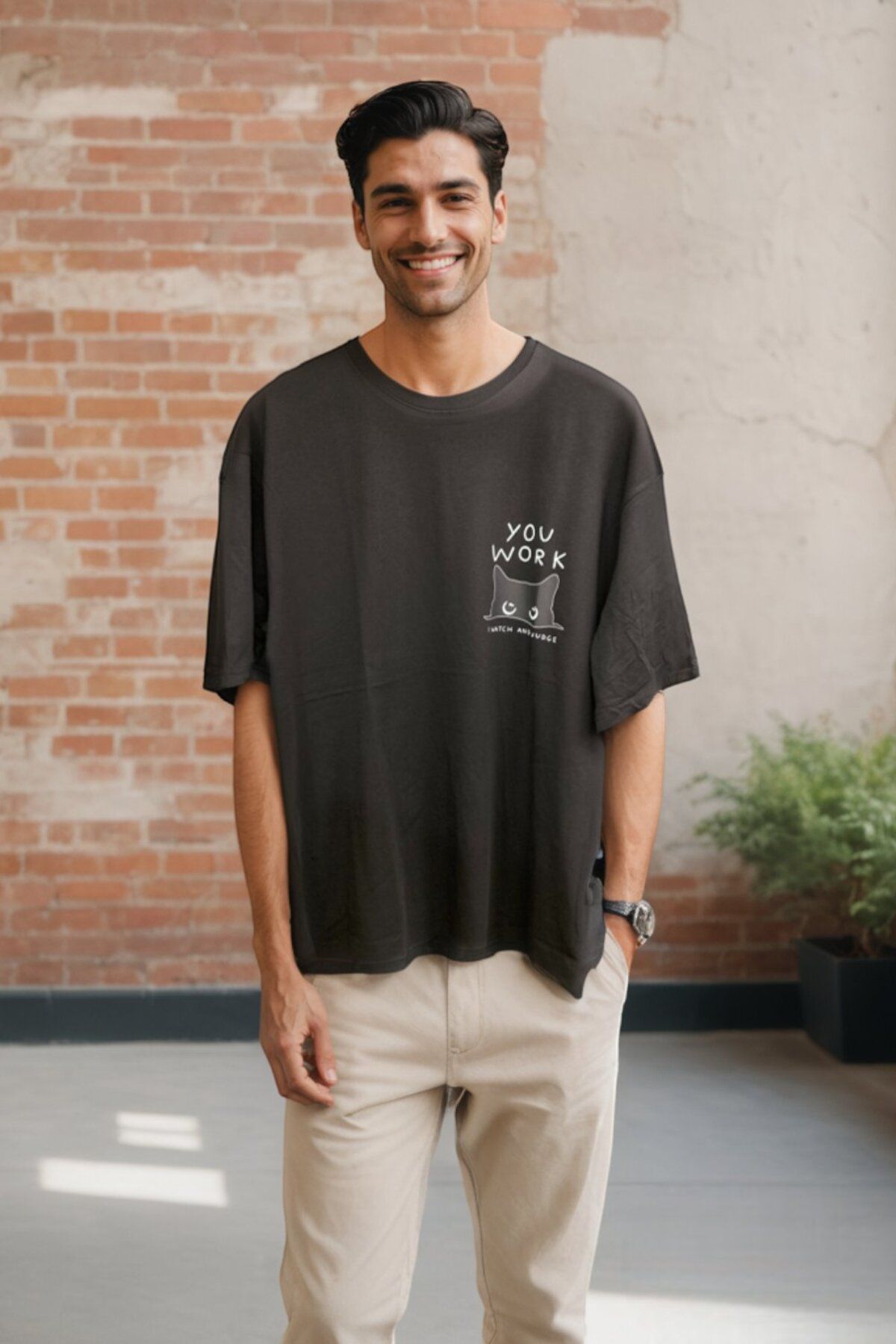CANMODA "You Work – I Watch and Judge" Baskılı Oversize Tişört - Siyah