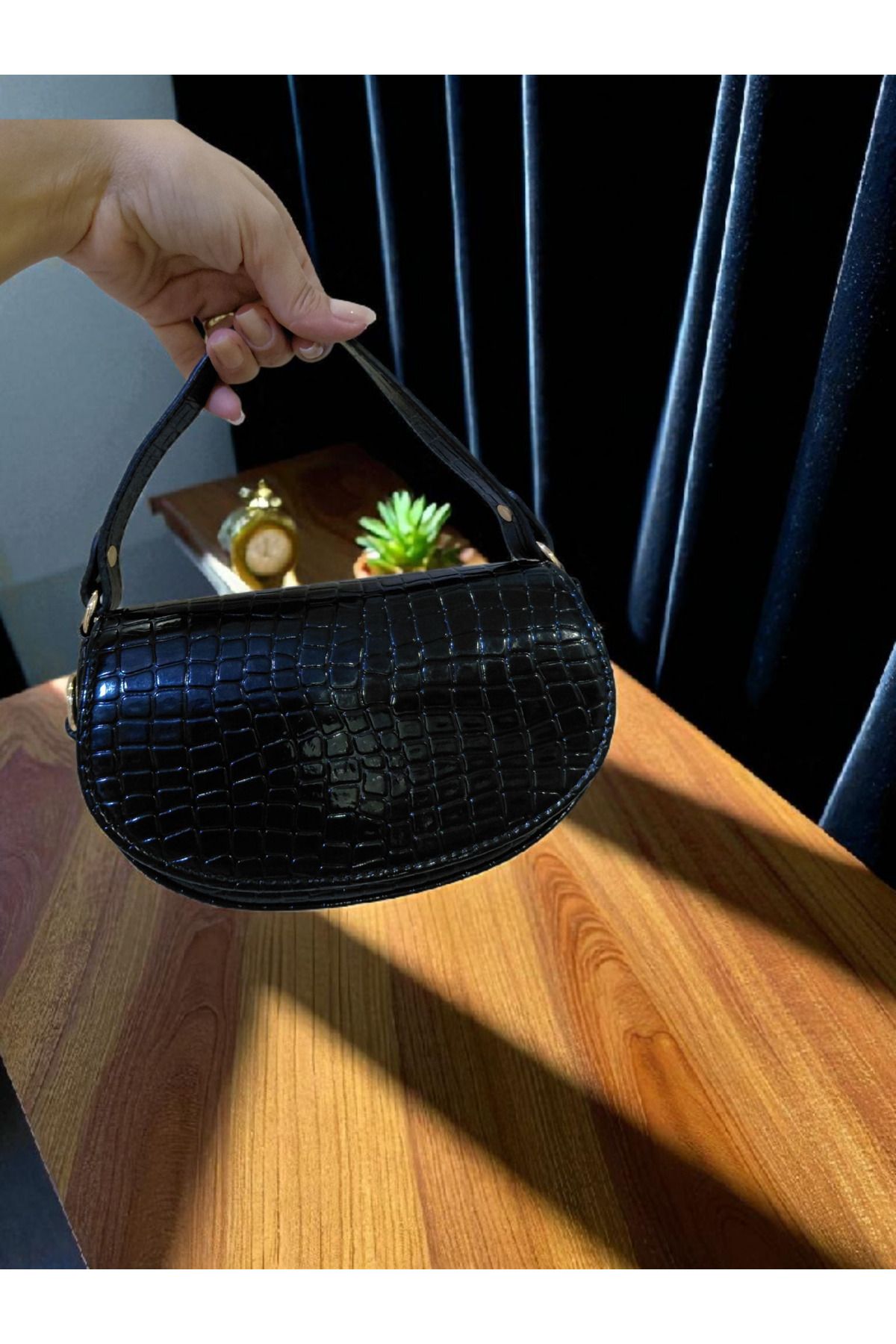 TUBAG SHOP SİYAH KROKO DESENLİ KAPAKLI KADIN EL VE OMUZ ÇANTASI