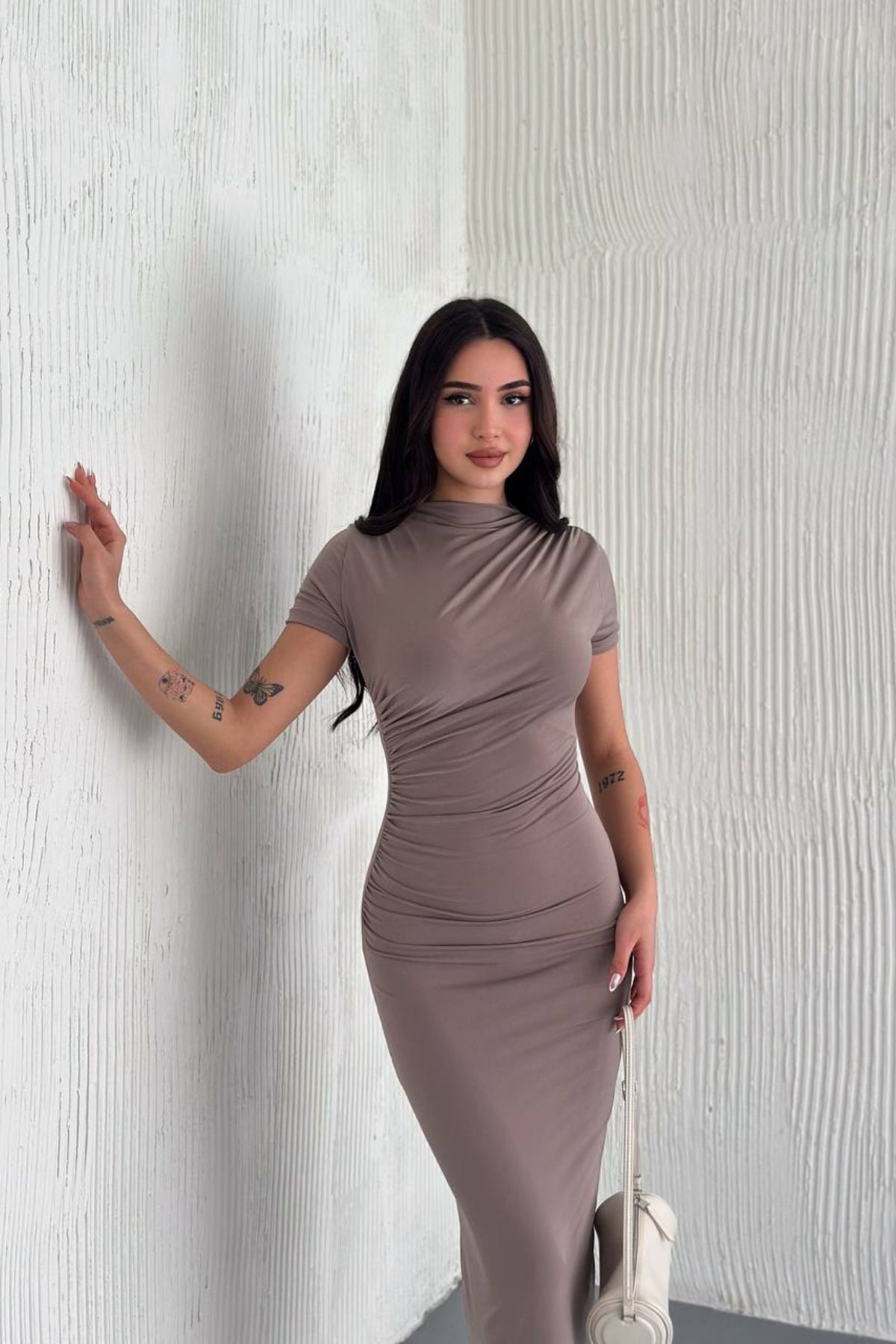 MOZENA Sandy Kumaş Kısa Kol Drape Detaylı Uzun Elbise