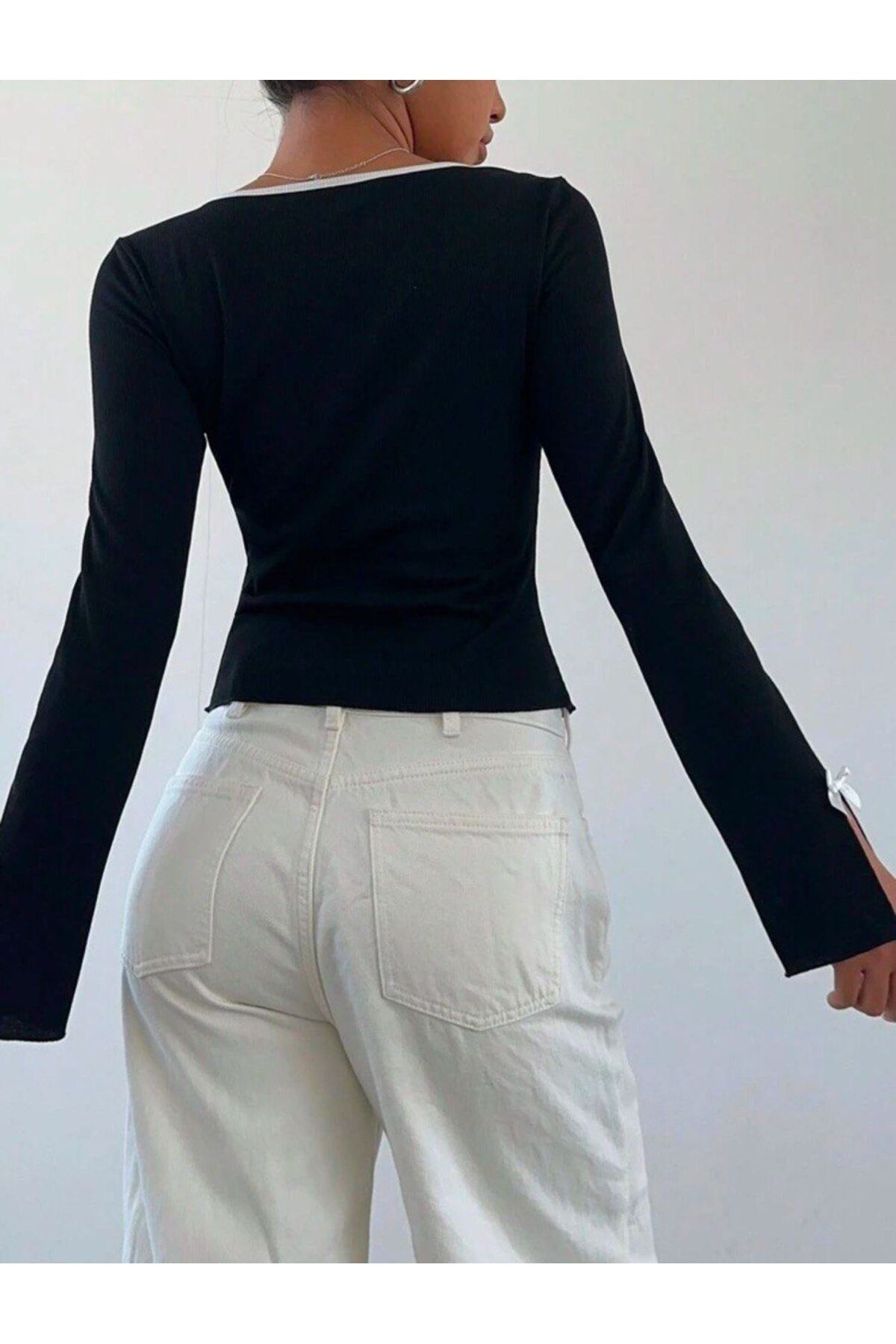 Gofeel-Black Ribbon Low-Cut Long Sleeve Crop 5