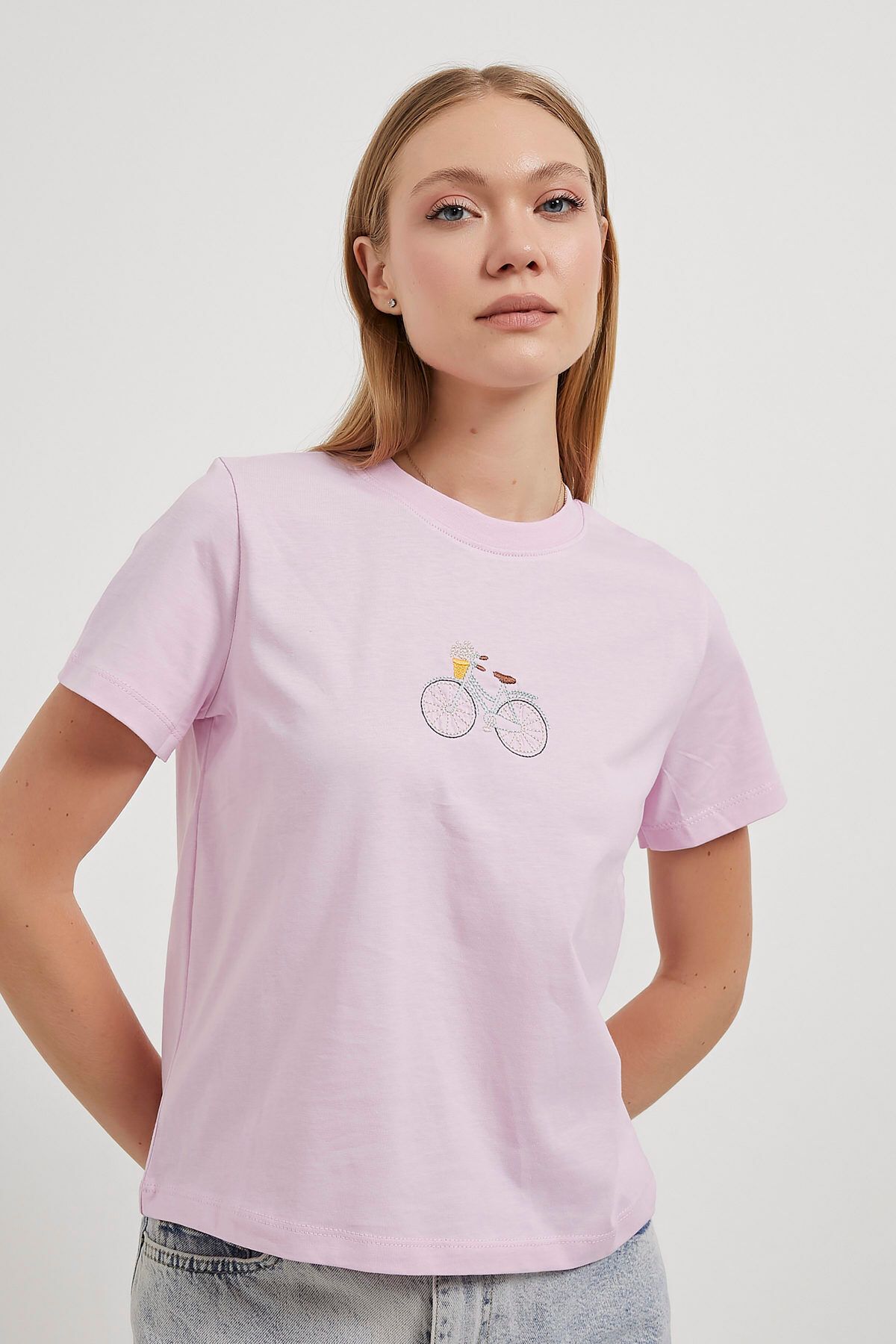 Arma Life ARMALIFE 10572 BİSİKLET NAKIŞLI BİS YAKA KADIN T-SHIRT