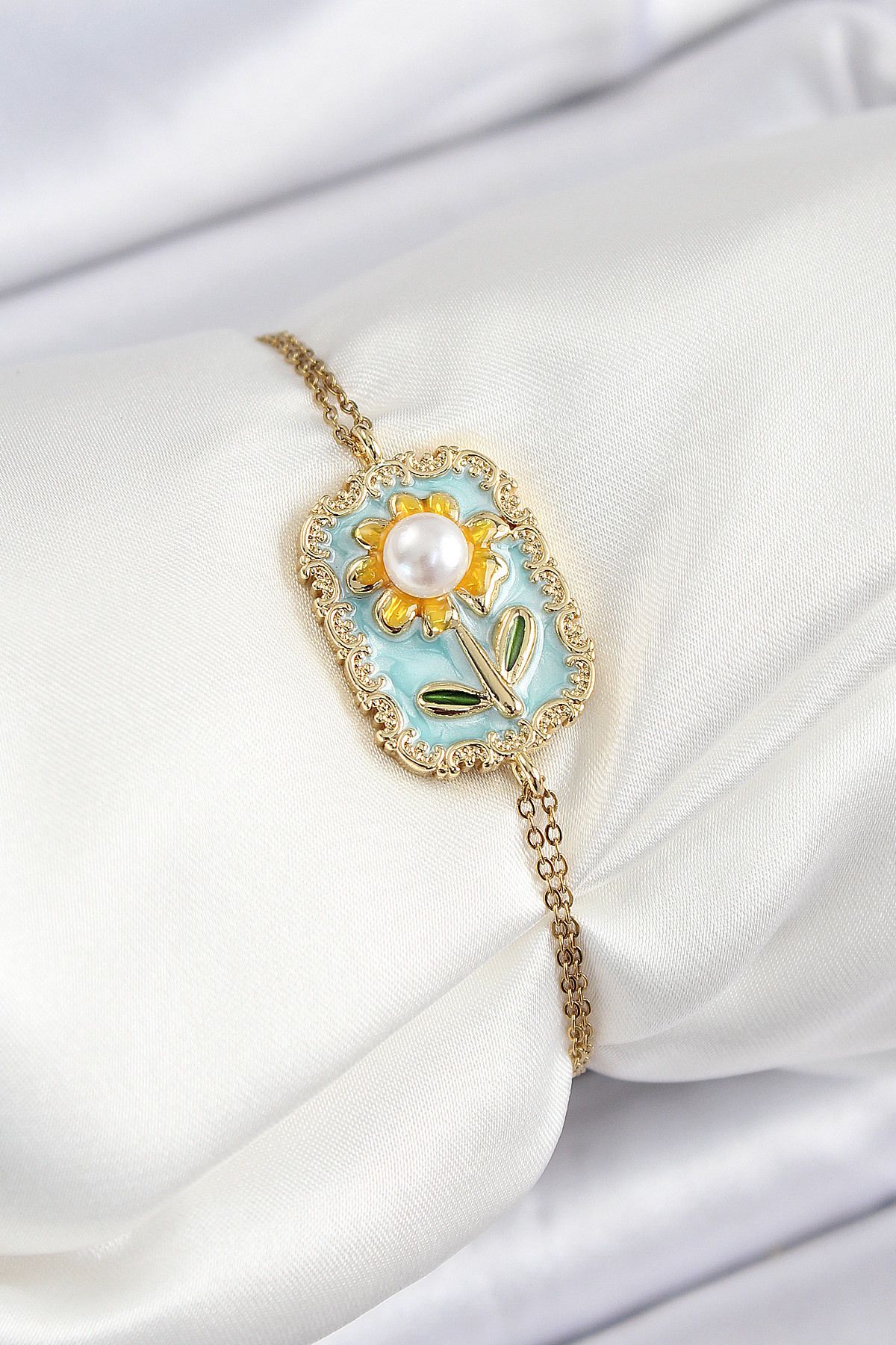 callerrons accessories Zincir Turkuaz Mineli Sanatsal Portre İnci Detaylı Papatya Model Gold Renk Kadın Bileklik - EBJ25062