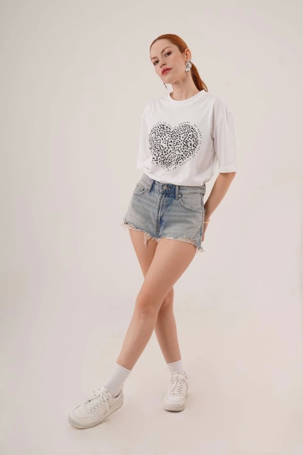ZORM Kalp Desenli Beyaz Crop Tişört