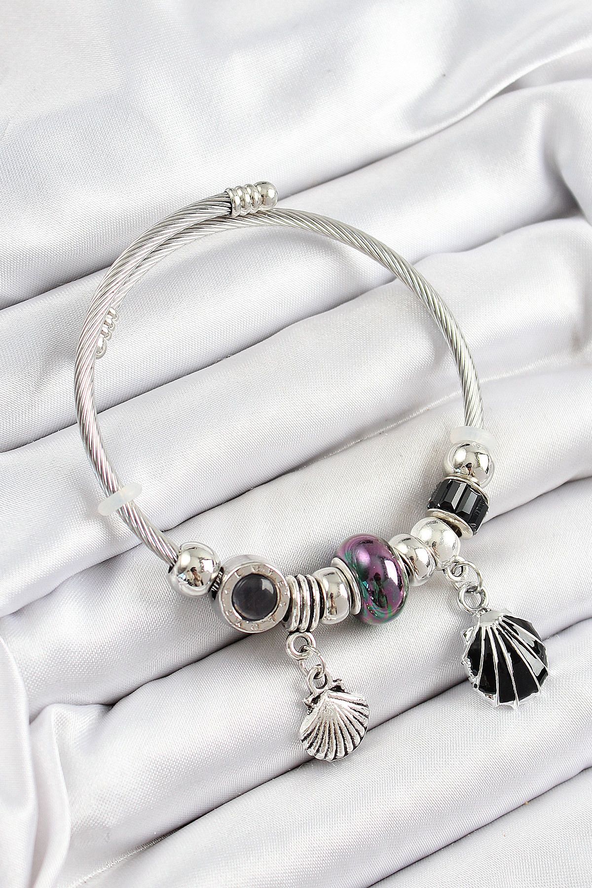 callerrons accessories Siyah İstiridye Model Gümüş Renk Charm Bileklik - EBJ250628W35912