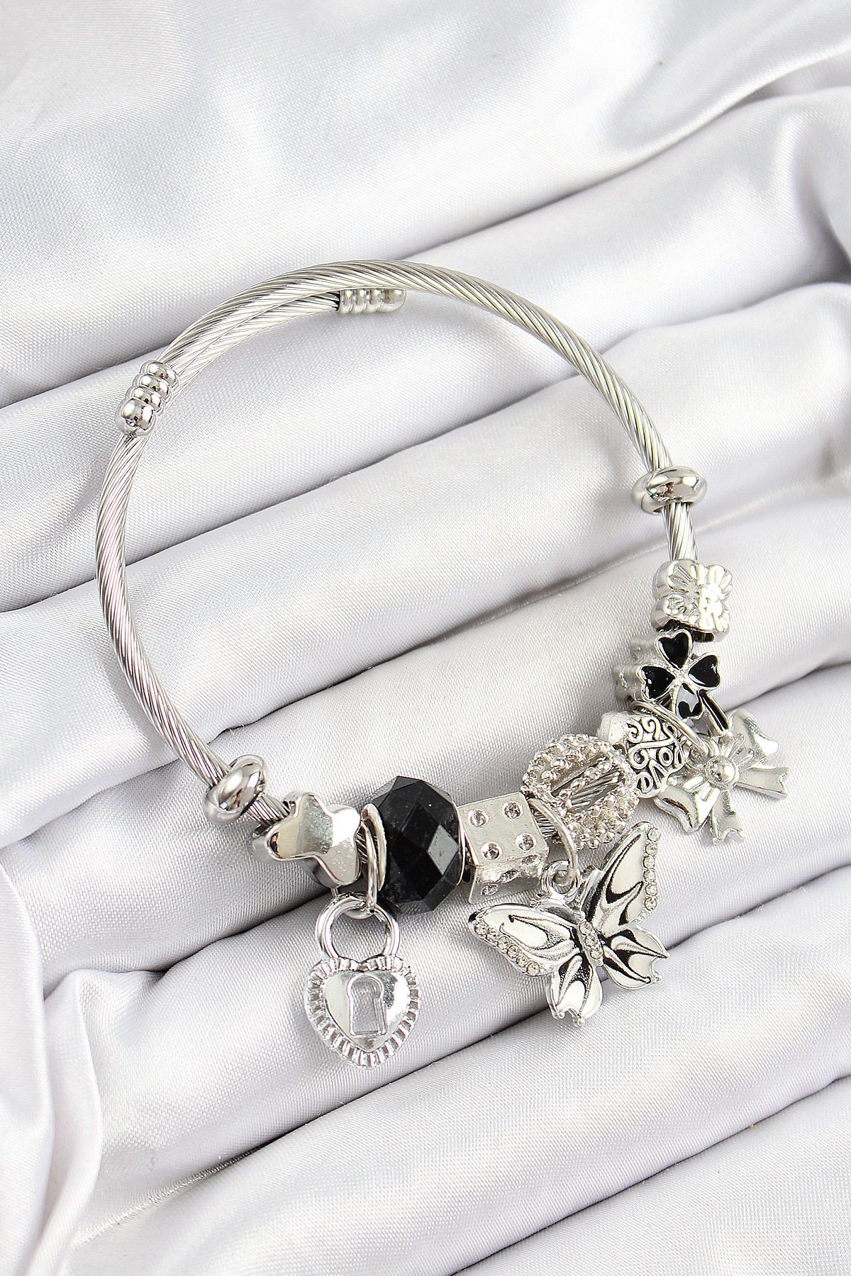 callerrons accessories Siyah Zirkon Taşlı Kelebek Fiyonk Ve Kilit Model Gümüş Renk Charm Bileklik - EBJ250628W35889
