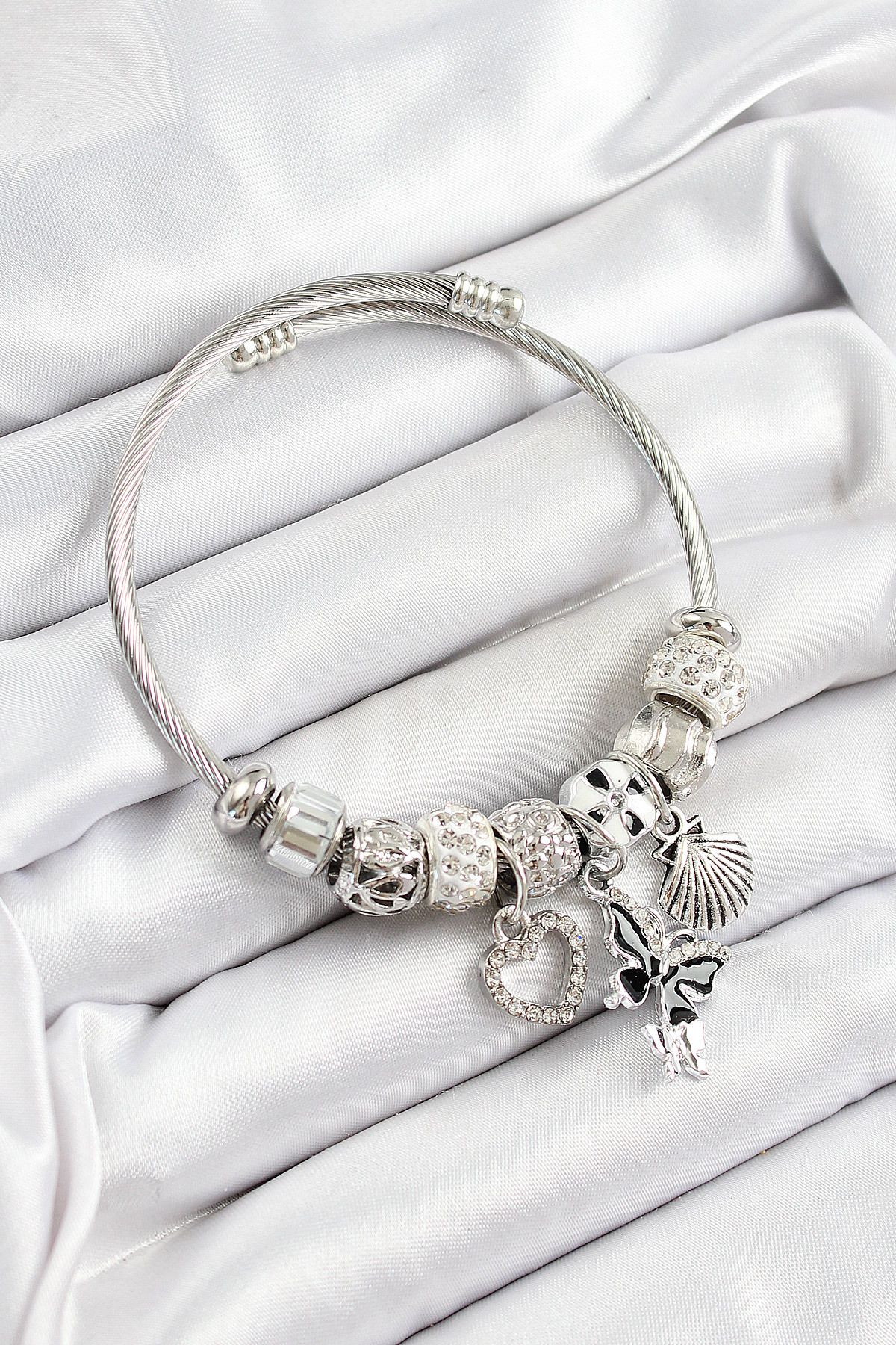 callerrons accessories Siyah Zirkon Taşlı Kalp Kelebek Ve İstiridye Model Gümüş Renk Charm Bileklik - EBJ250628W35907