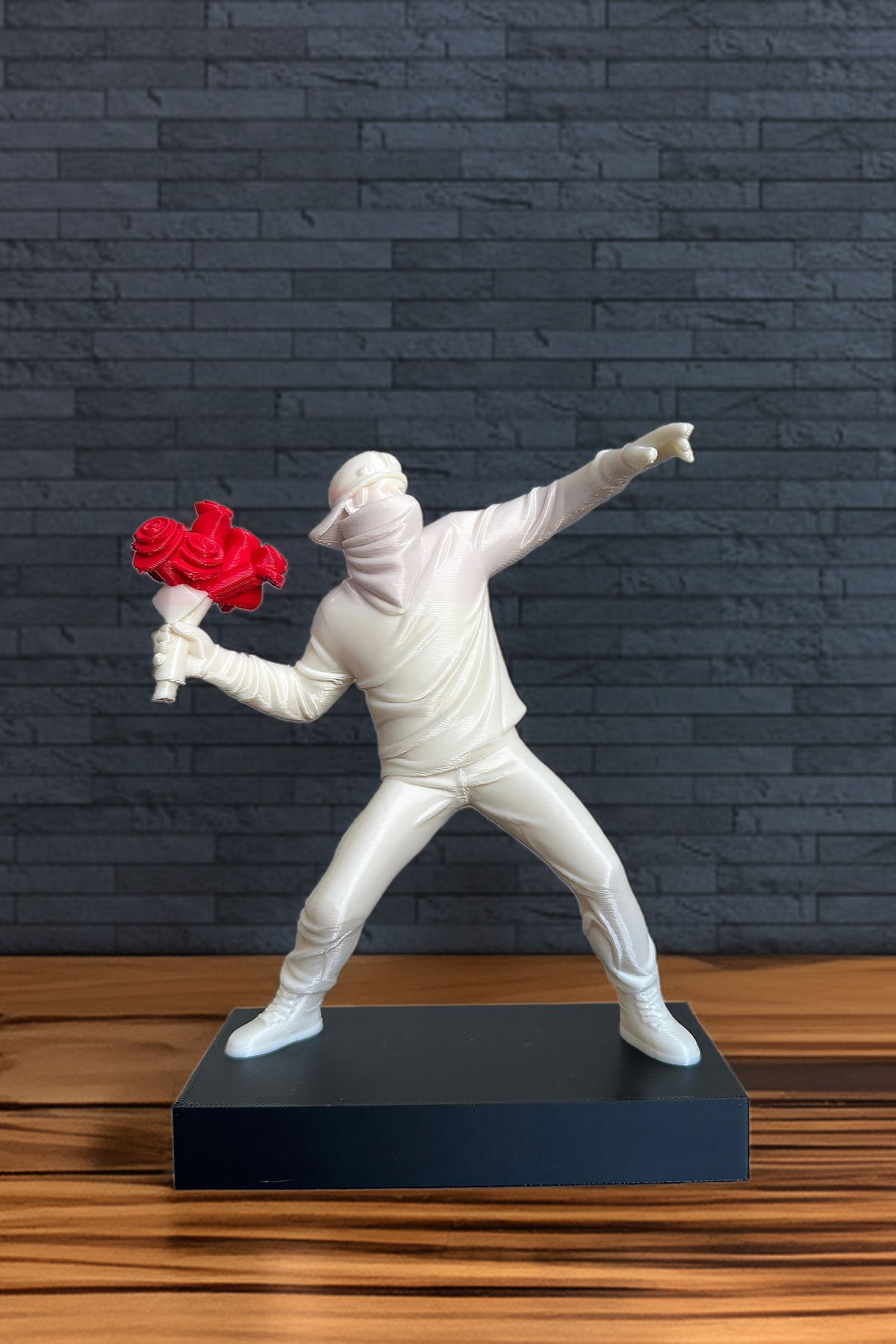 Obaco Banksy Çiçek Atan Adam Biblo, 3 Boyutlu Duvar Resmi, Sokak Sanatı Dekorasyon, 16cm Plastik Raf Süsü