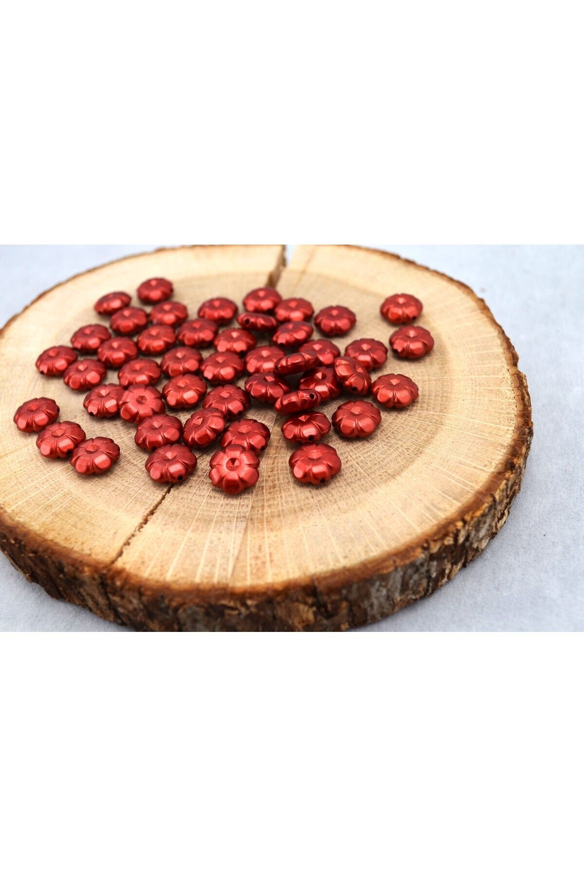 FlowerAksesuar 25 Gram (80-85 Adet) - 10 mm Papatya Boncuk, Bileklik ve Kolye Boncuğu, Takı Boncuğu, Kırmızı Renk