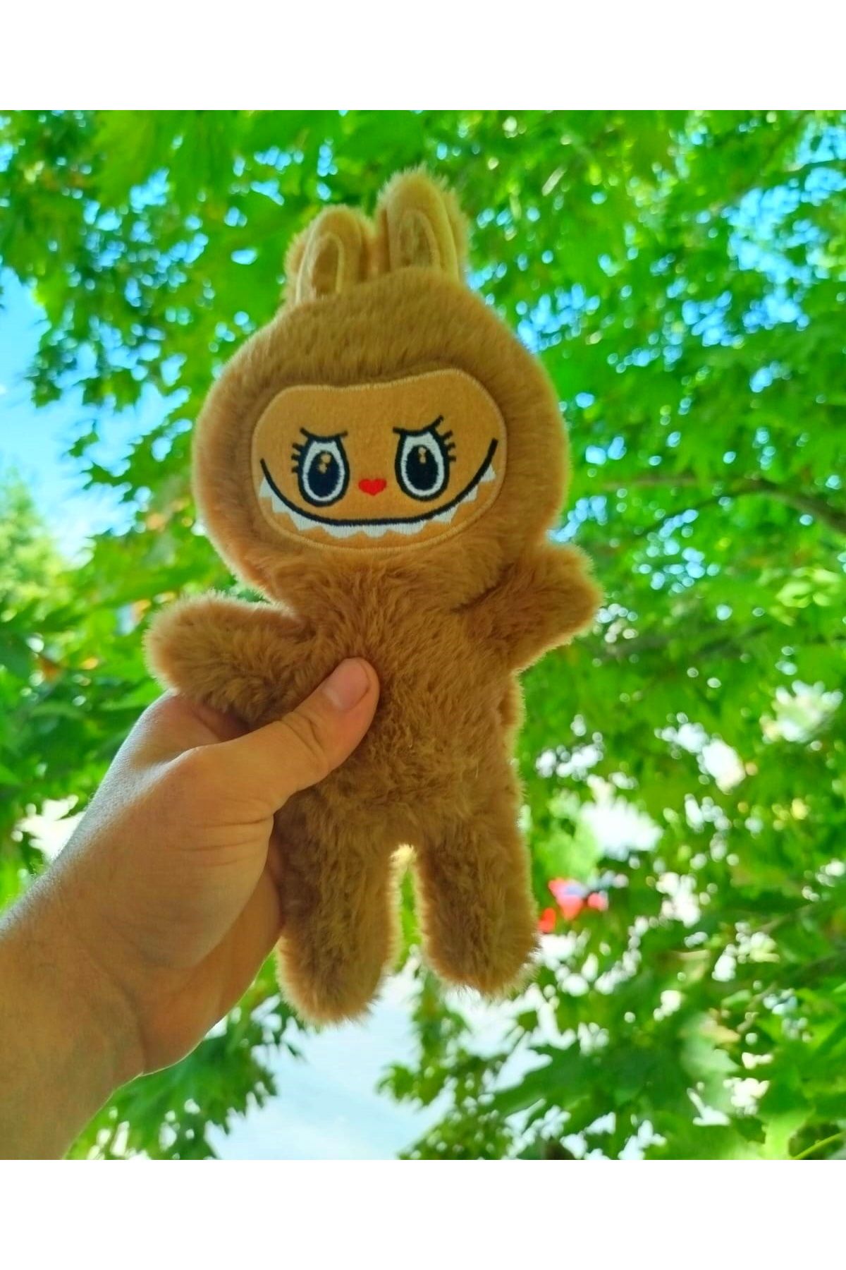 Yastık Deposu Labubu Peluş Oyuncak 30 cm – Sevimli ve Yumuşacık Karakter Oyuncak Kahverengi