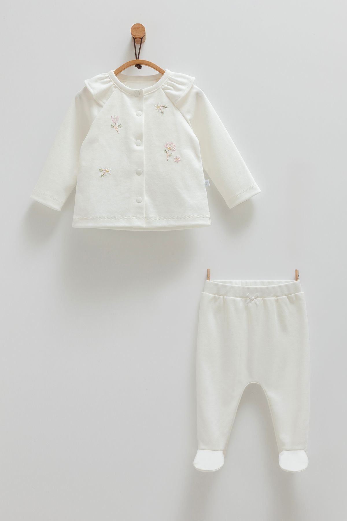 Caramell KIZ BEBEK TAKIMI %100 PAMUK ÇİÇEK DETAYLI (1-6 AY ARASI PATİKLİ , 6-12 AY ARASI PATİKSİZ)