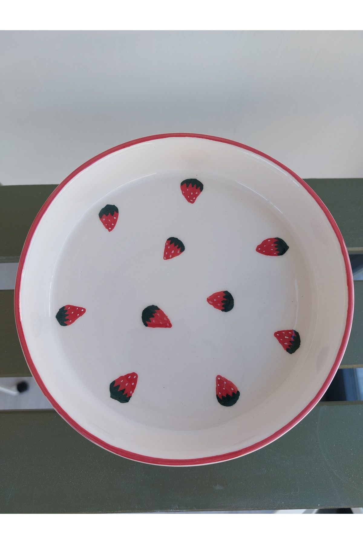Ohlala Atelier Çilek Desenli El Yapımı Seramik Ayaklı Sunumluk Handmade Ceramic Serving Plate
