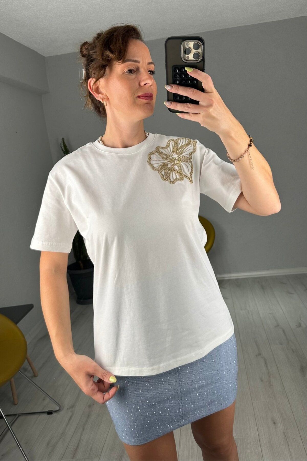 lady special İpek Nakış Detaylı Tişört