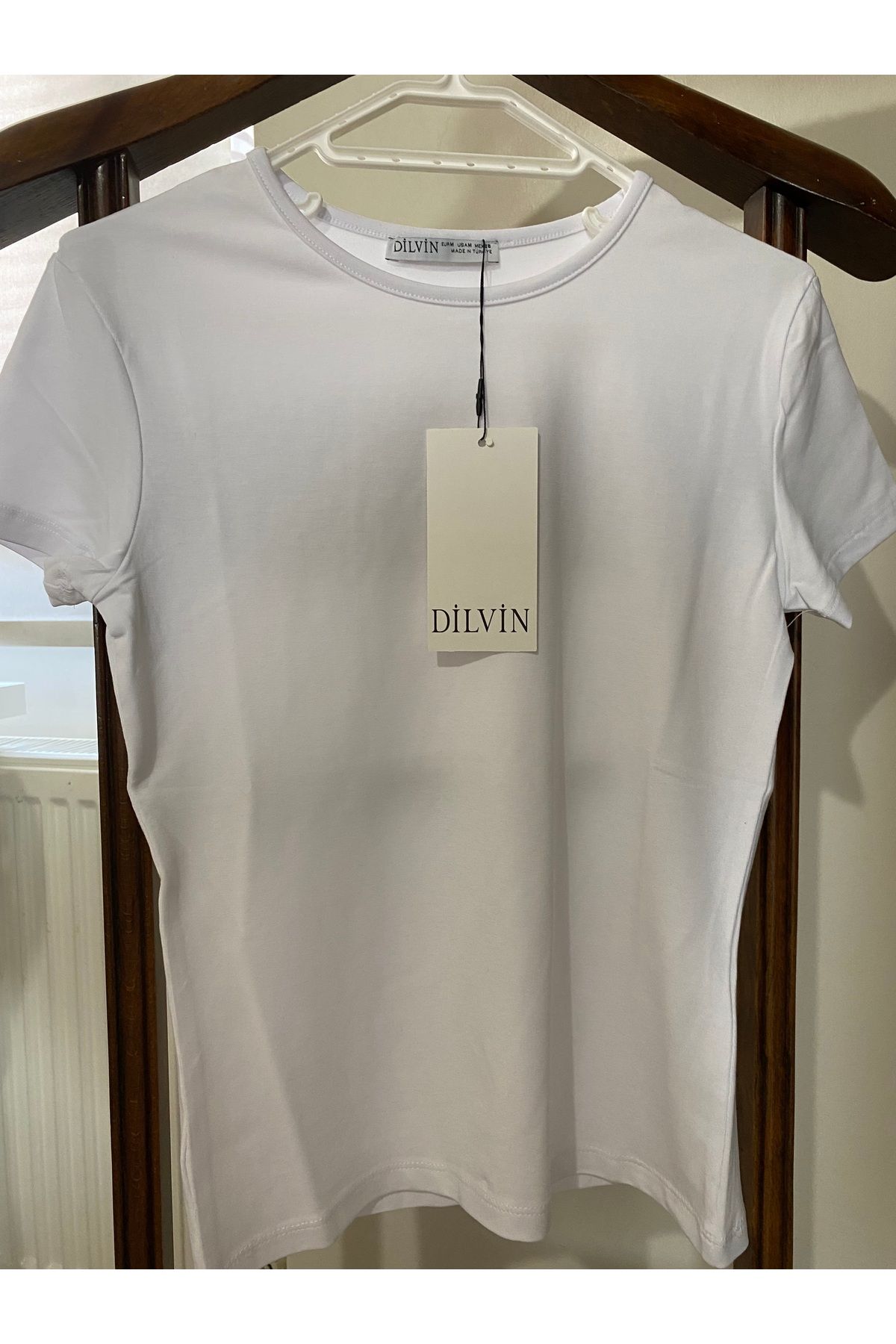 Dilvin Vücuda Oturan Kısa Kollu T-shirt