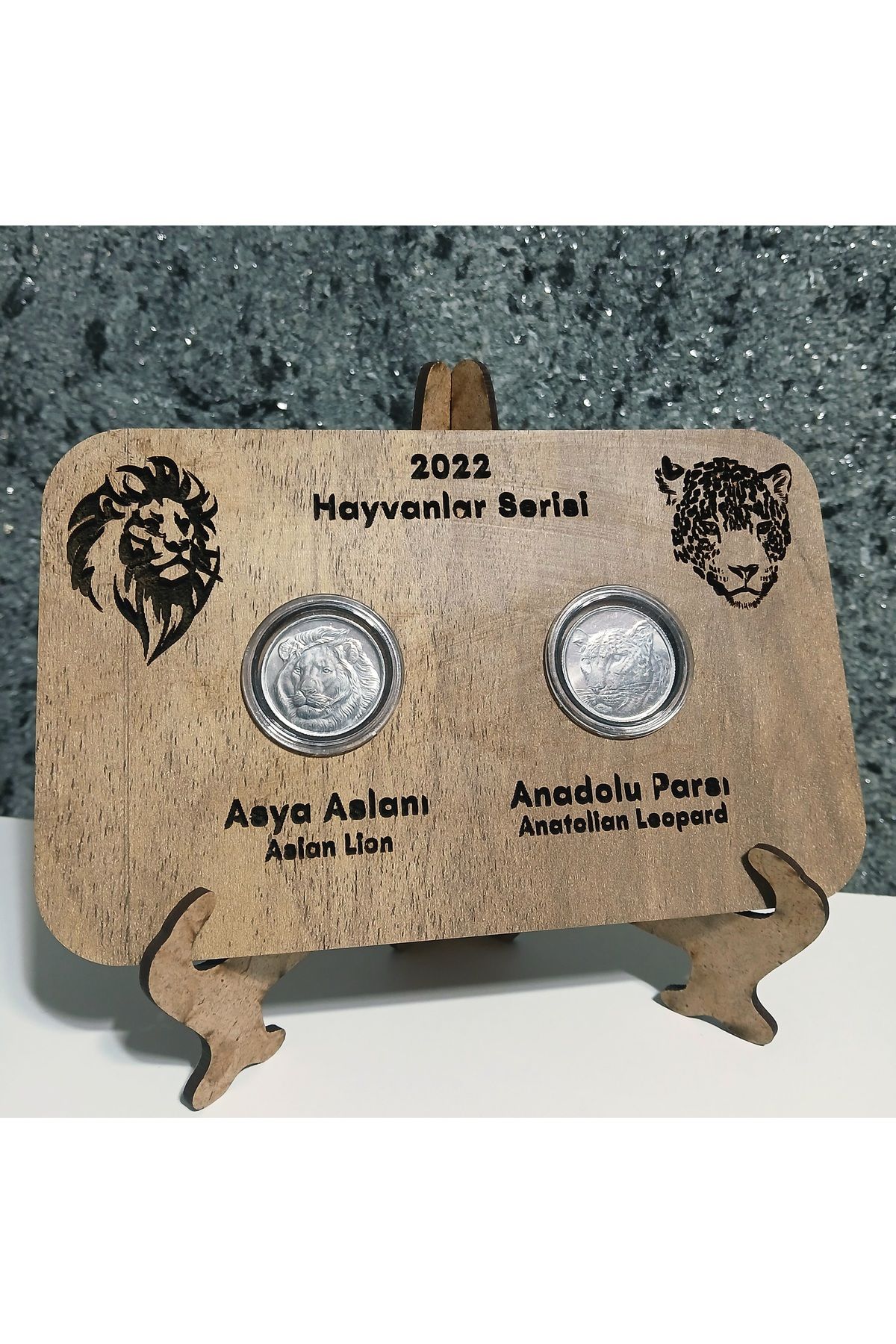 DÜZGÜN TİCARET Asya Aslanı Ve Anadolu Parsı Hatıra Para Özel Ahşap Standında