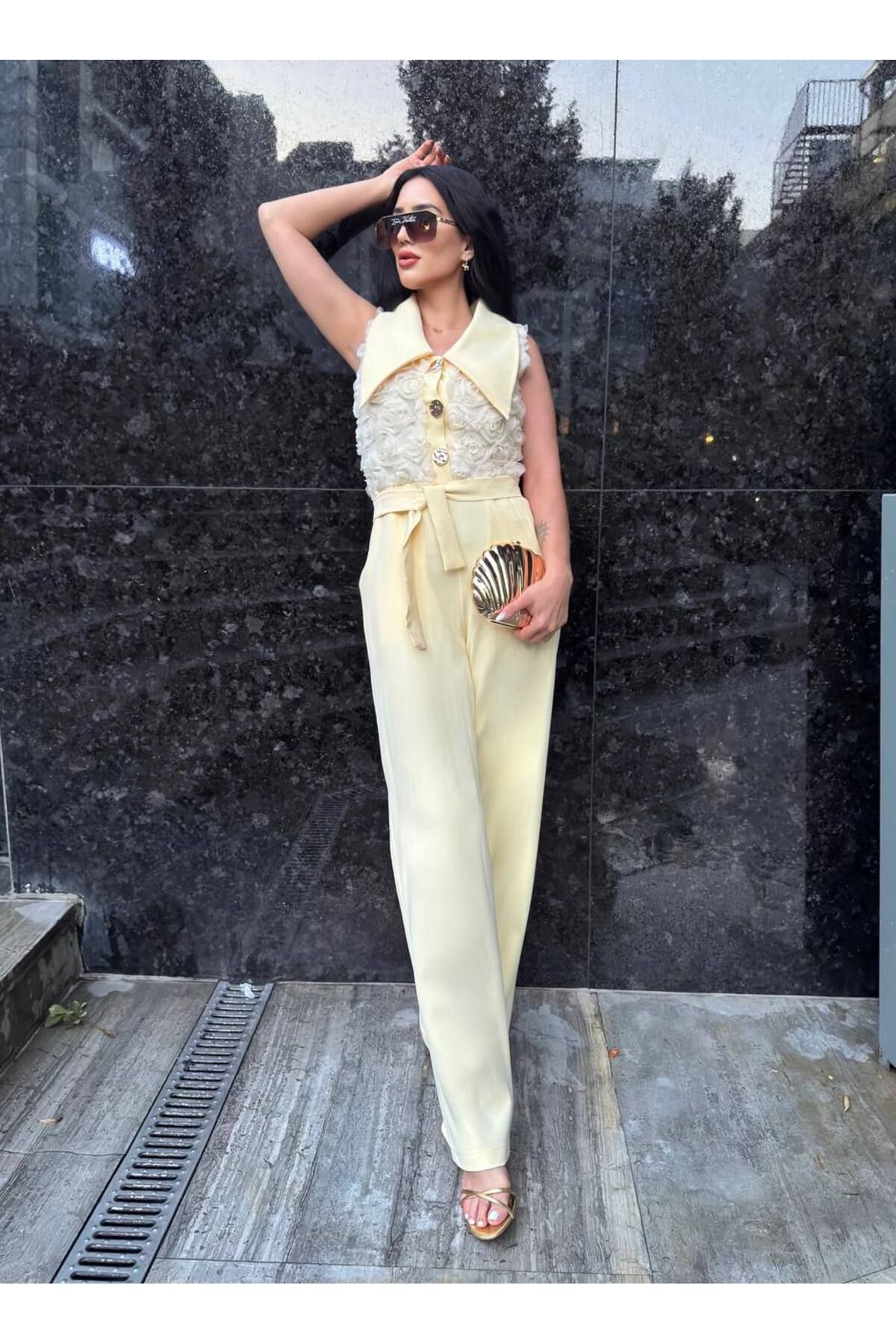 Castivo Fashion Gül Detaylı Geniş Yaka Kolsuz Tulum