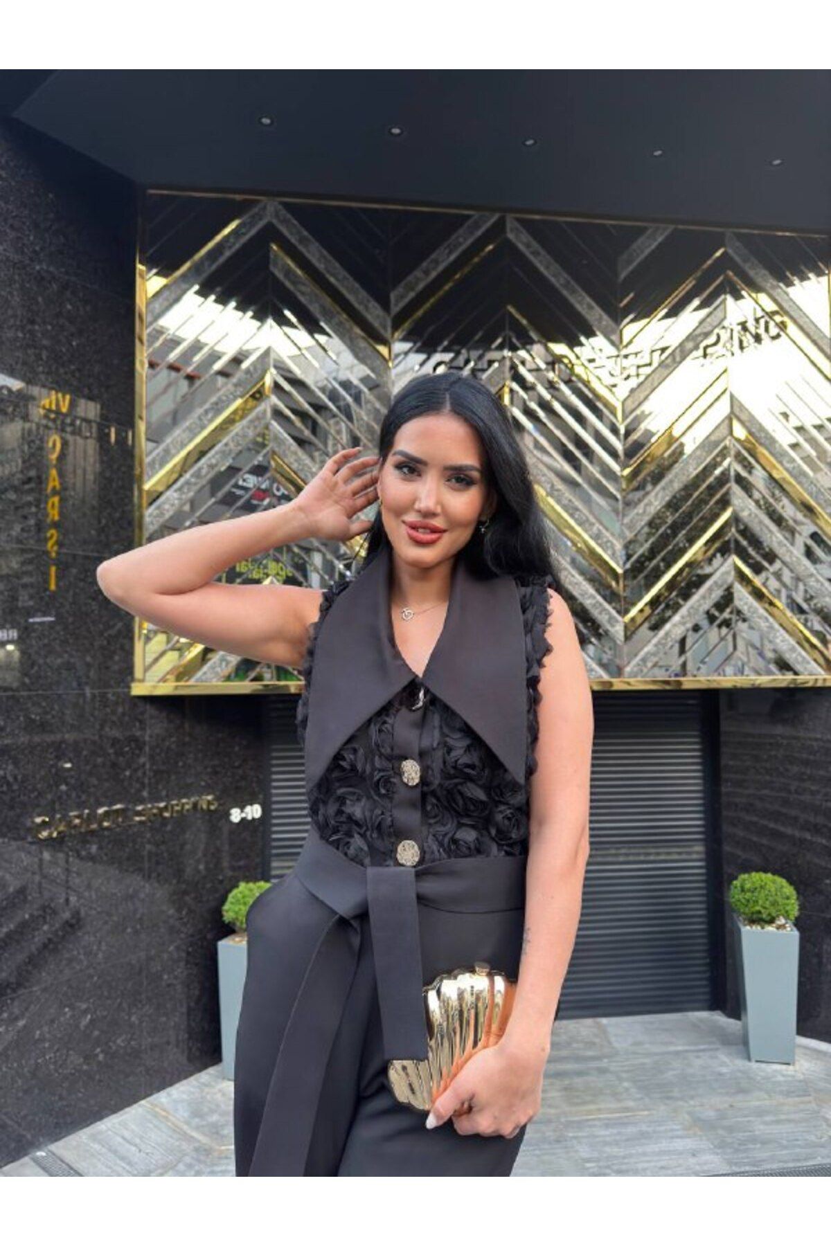 Castivo Fashion Gül Detaylı Geniş Yaka Kolsuz Tulum