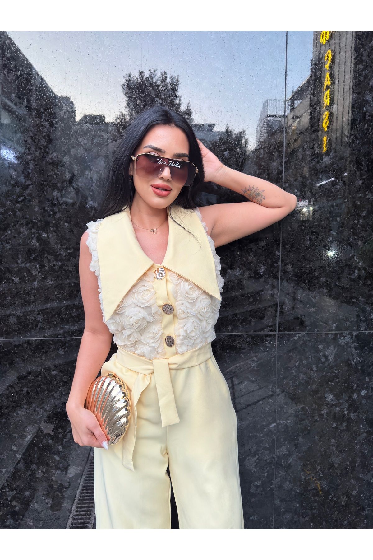 1Moda1Tarz Kadın İthal Kumaş Düğme Detaylı Gül Desenli Kuşaklı Astarlı Özel Tasarım Tulum Elbise