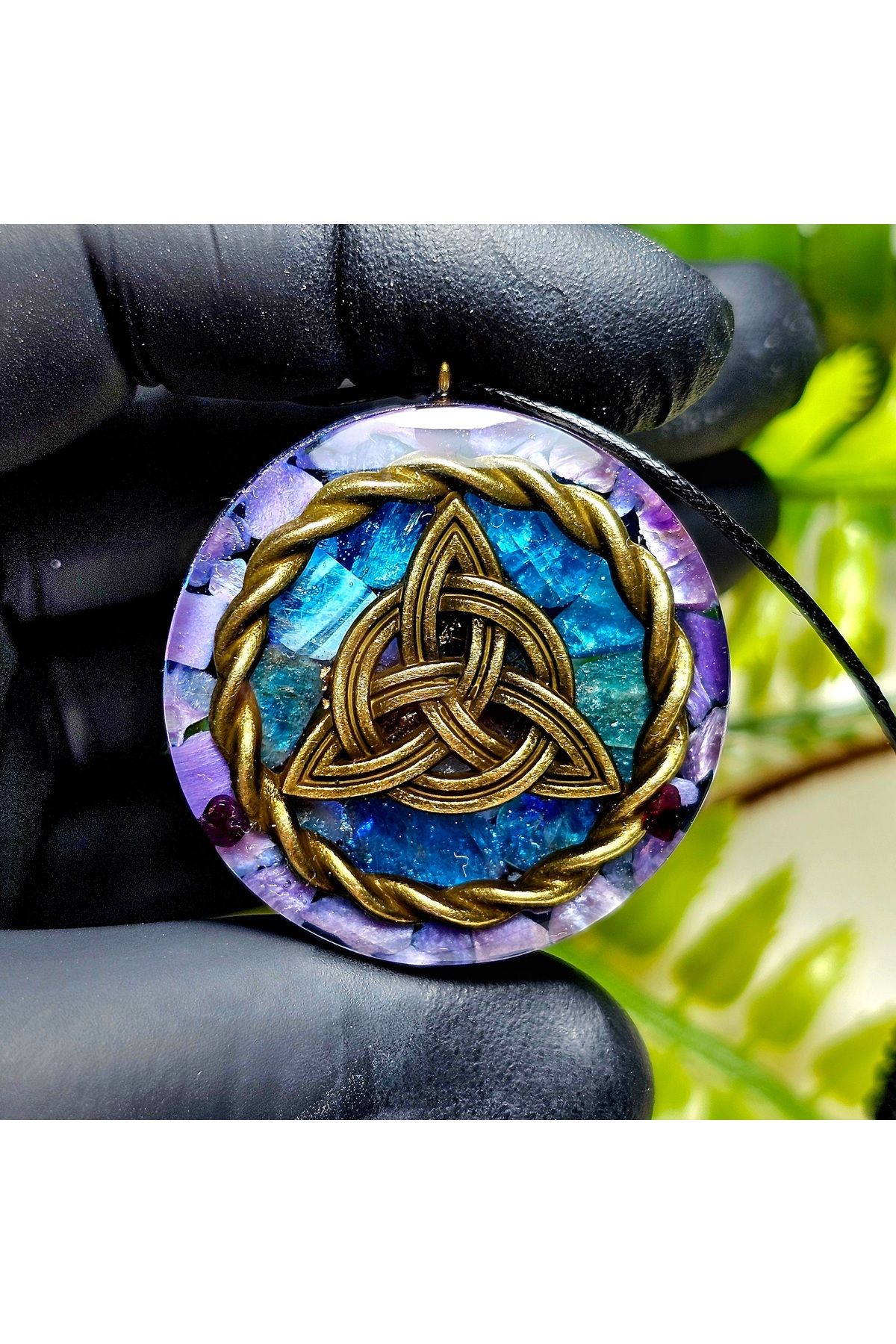 Singincraft Bronz Triquetra - Çeroit - Apatit Orgonit Kolye - EL YAPIMI TASARIM ÜRÜNLER