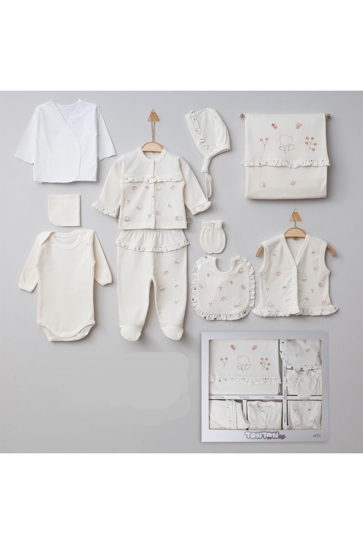 Pure Kids Store Kutulu %100 Organik Pamuk 10 Parça Kız Bebek Lale ve Kelebek Nakışlı Hastane Çıkış Zıbın Seti