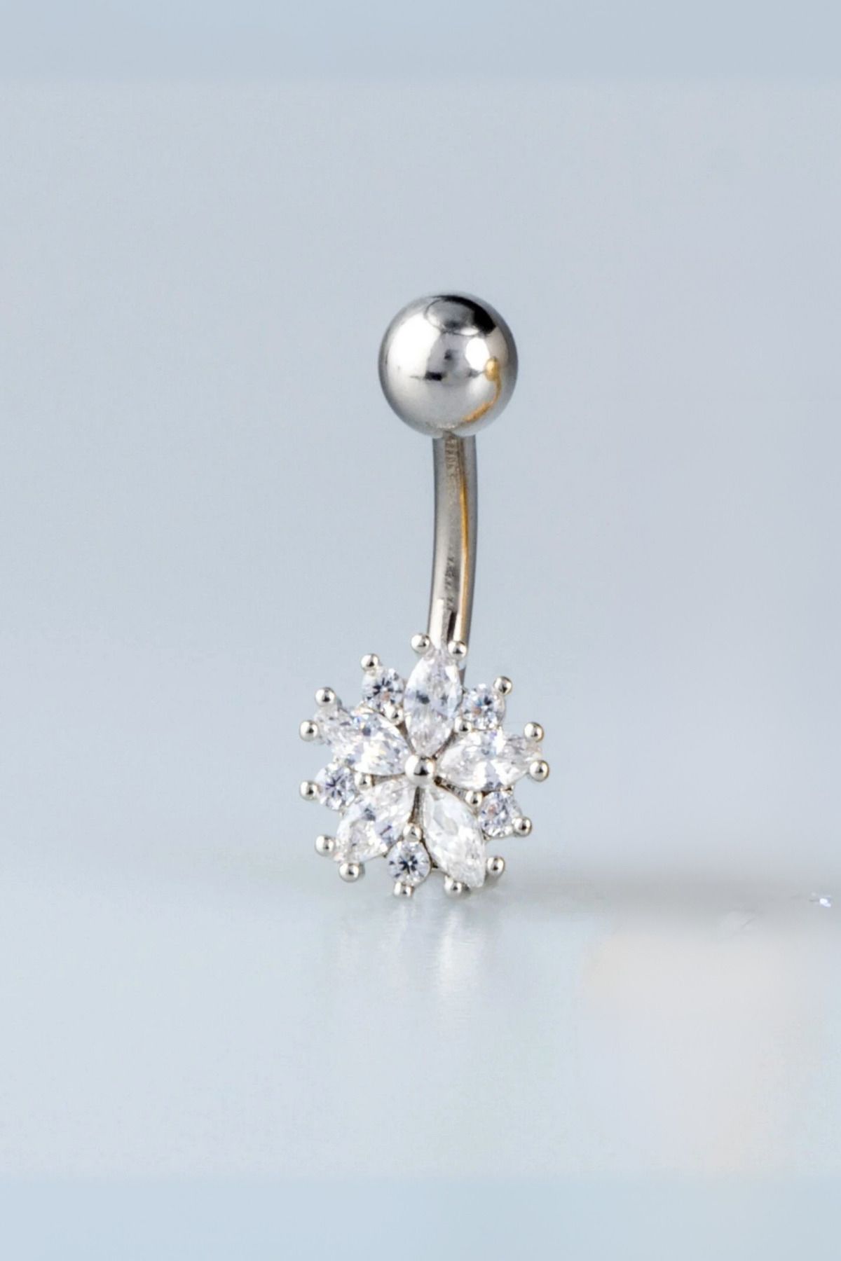 Wisdom Rain Taşlı Çiçek Model 10 mm Göbek Piercing – 316L Cerrahi Çelik, Zirkon Işıltısıyla