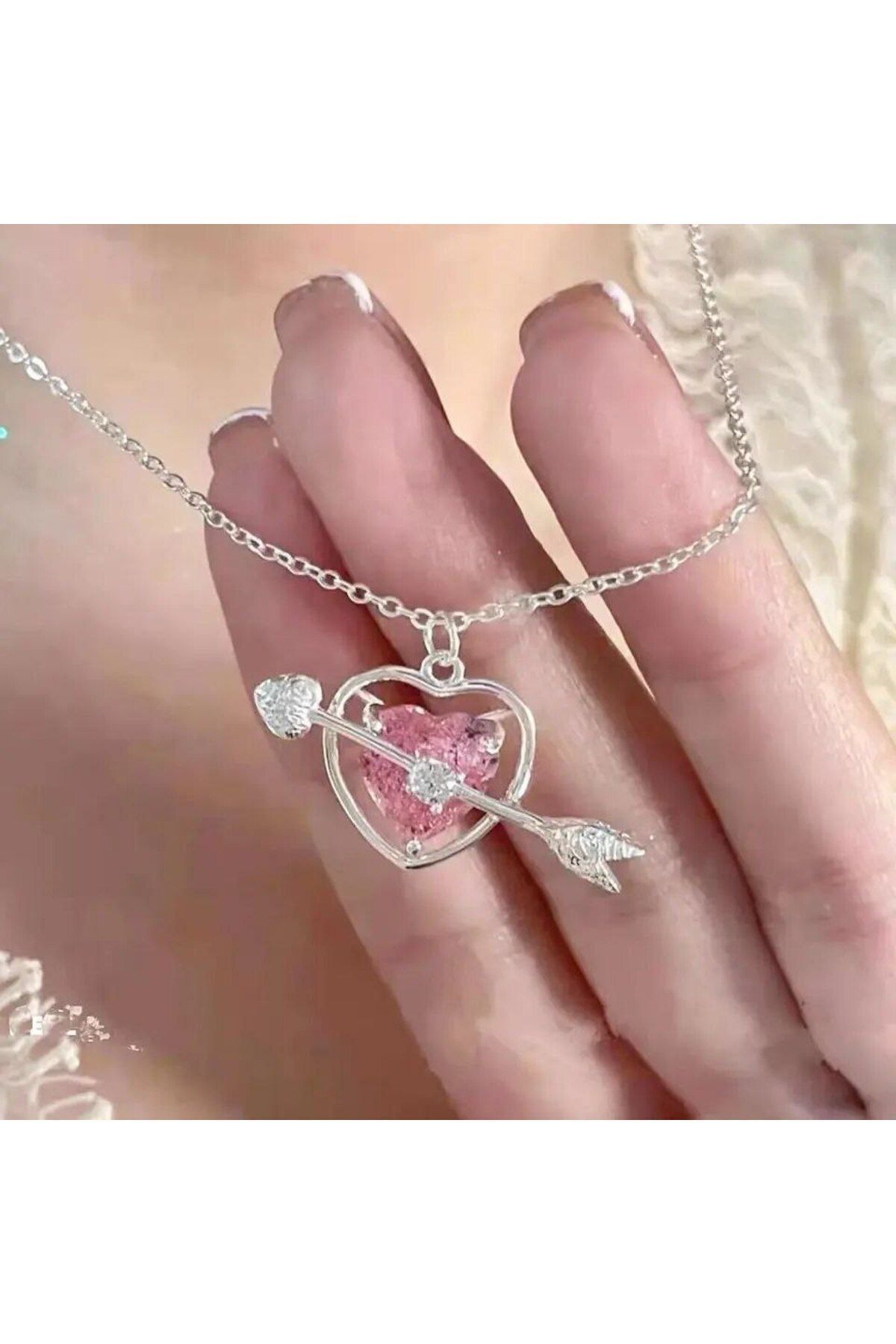 Shiklik MODA Şıklığı ve Zarafeti Bir Arada Sunan Taşlı Kolye