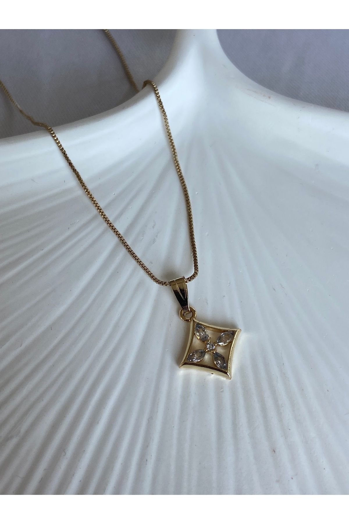 LEMARİZ COLLECTİON Beyaz Taşlı Kolye