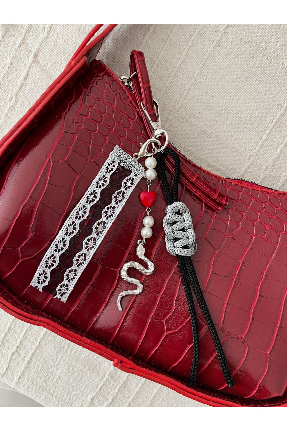 Poshy Atelier Siyah Yılan İnci Gümüş Çanta Charmı Anahtarlık Aksesuarı Araba Süsü