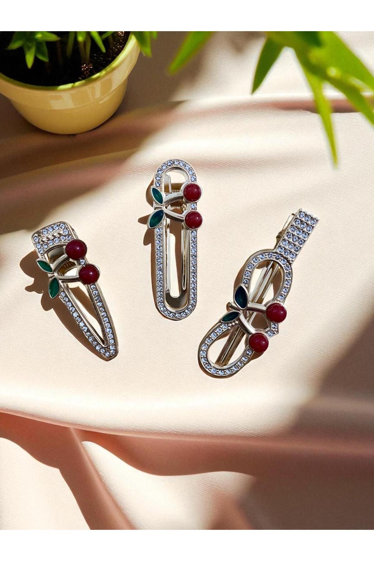 C&On Design 🍒Kiraz Desenli Kristal Taşlı Elips Metal Pens Yan Toka 3’lü Set – Şık ve Zarif Aksesuar