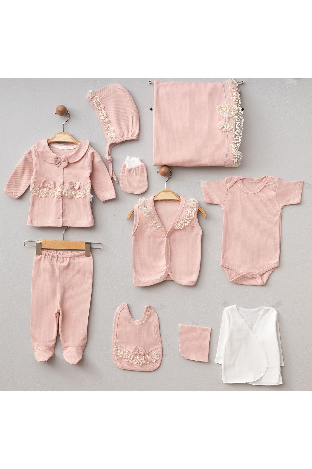 Pure Kids Store Kutulu %100 Organik Pamuk 10 Parça Kız Bebek Fransız Dantelli Hastane Çıkış Zıbın Seti